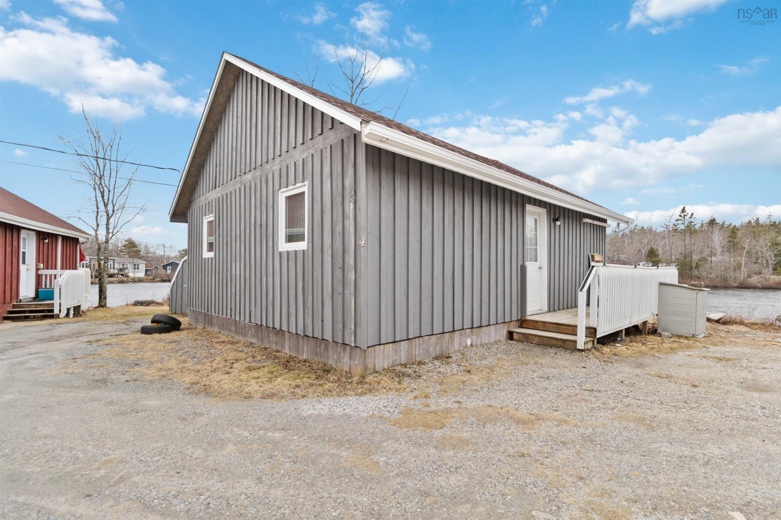 $749,900.00: 3288 Highway 3, Lydgate
