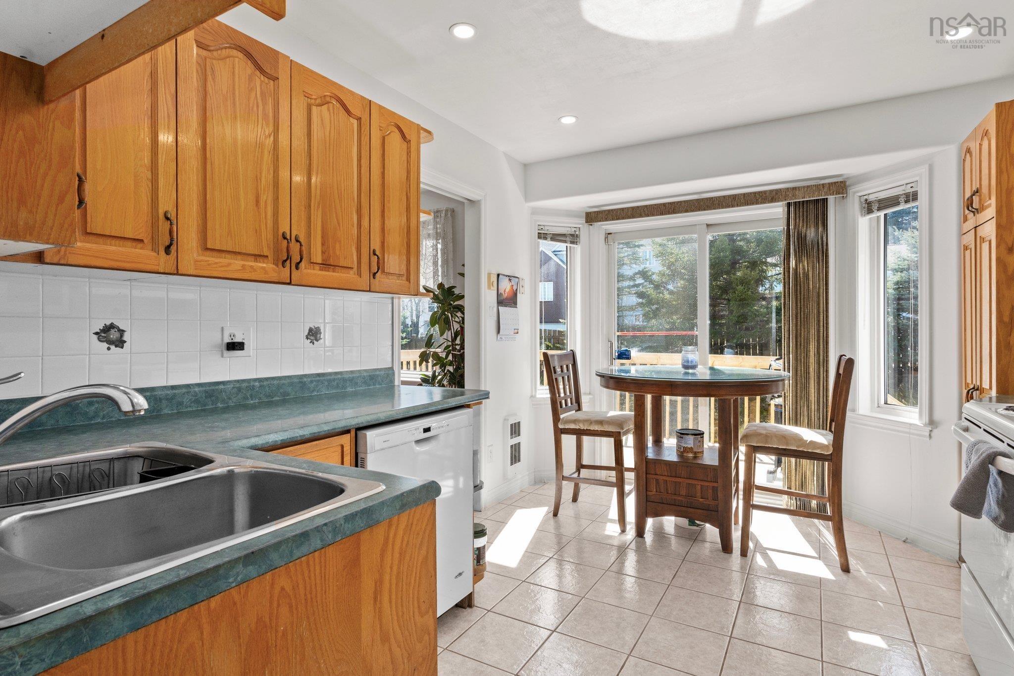$621,000.00: 16 Parkview Lane, Dartmouth