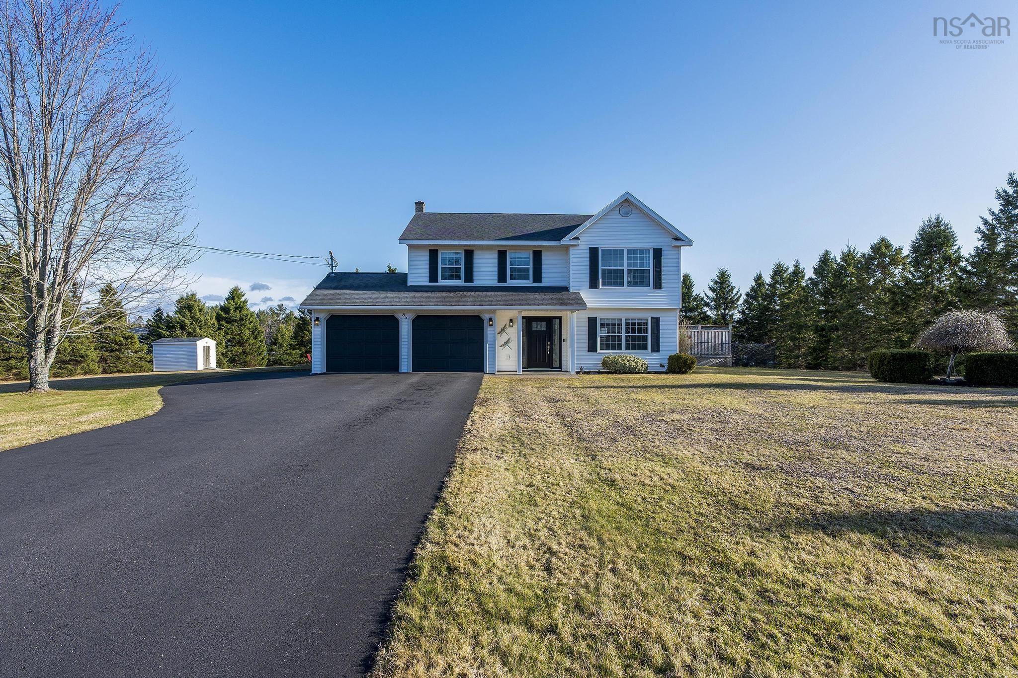 $549,000.00: 55 Dahlgren Crescent N, North Kingston