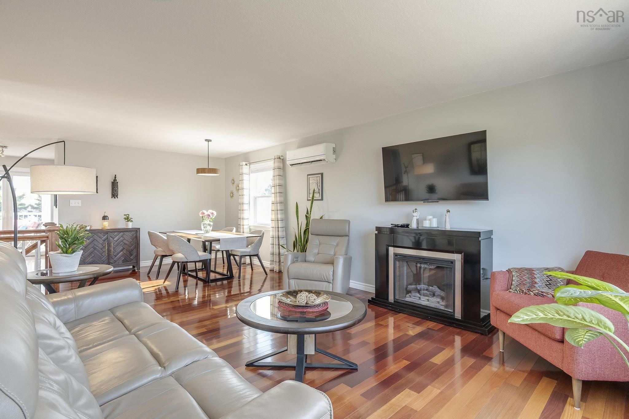 $549,000.00: 55 Dahlgren Crescent N, North Kingston