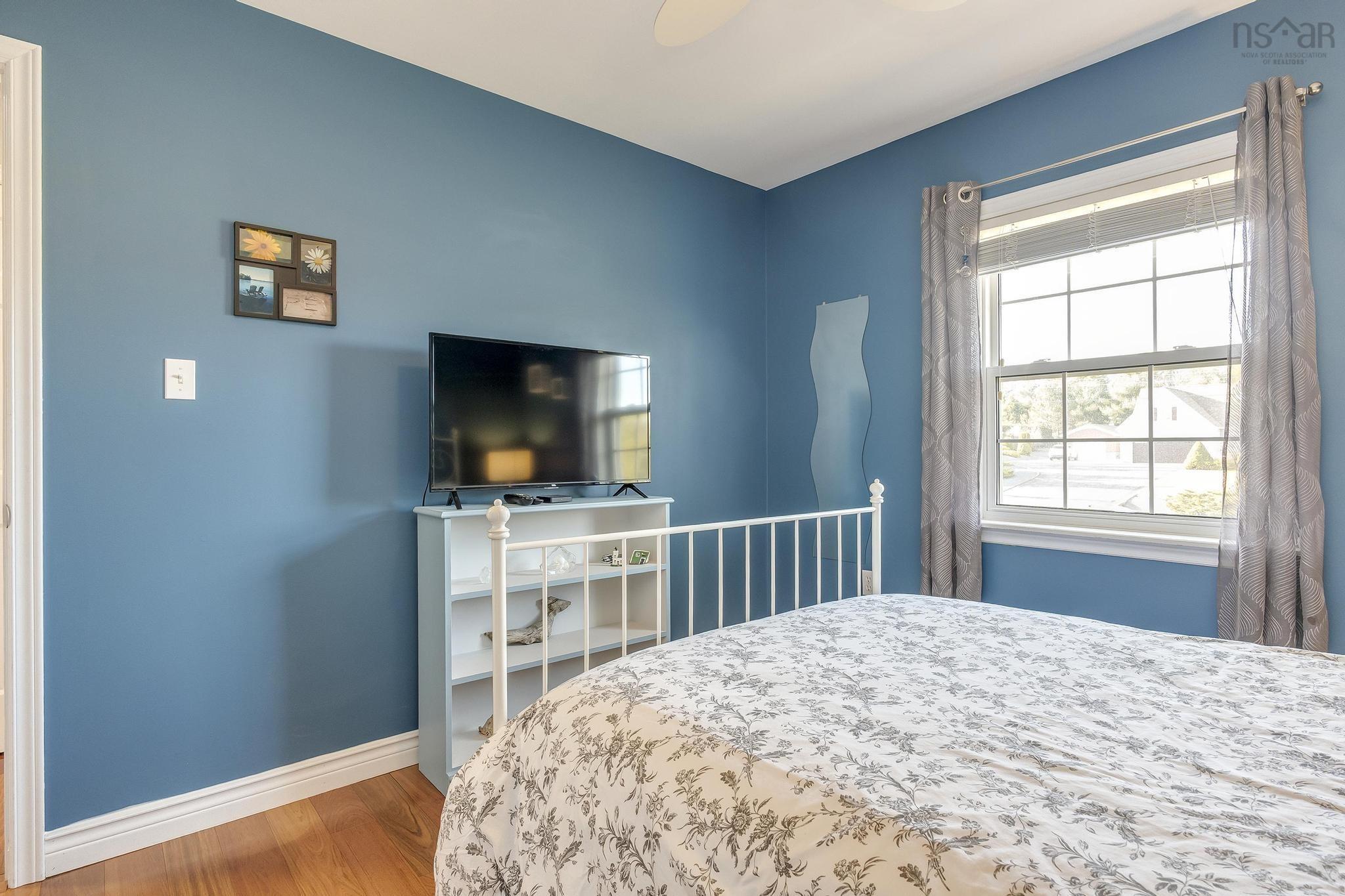 $549,000.00: 55 Dahlgren Crescent N, North Kingston