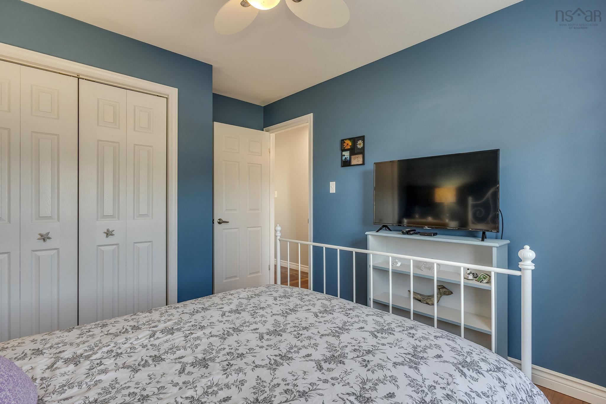 $549,000.00: 55 Dahlgren Crescent N, North Kingston