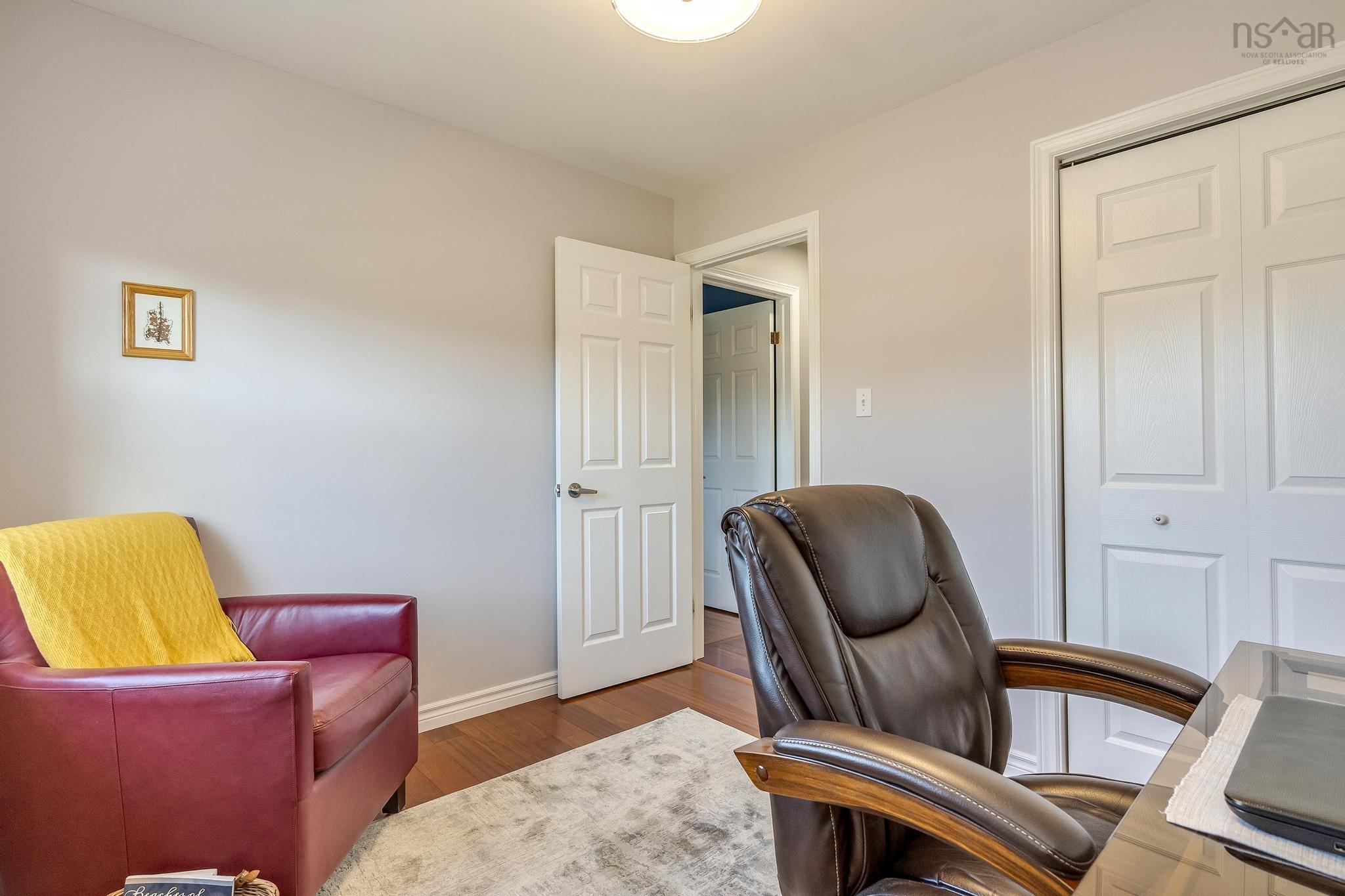 $549,000.00: 55 Dahlgren Crescent N, North Kingston