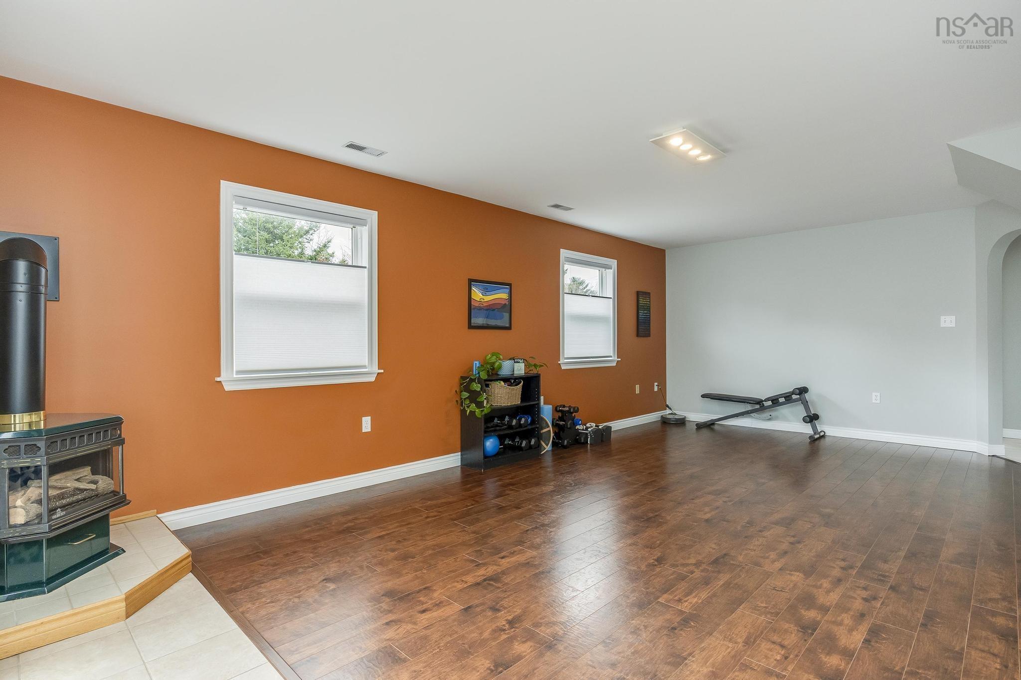 $549,000.00: 55 Dahlgren Crescent N, North Kingston