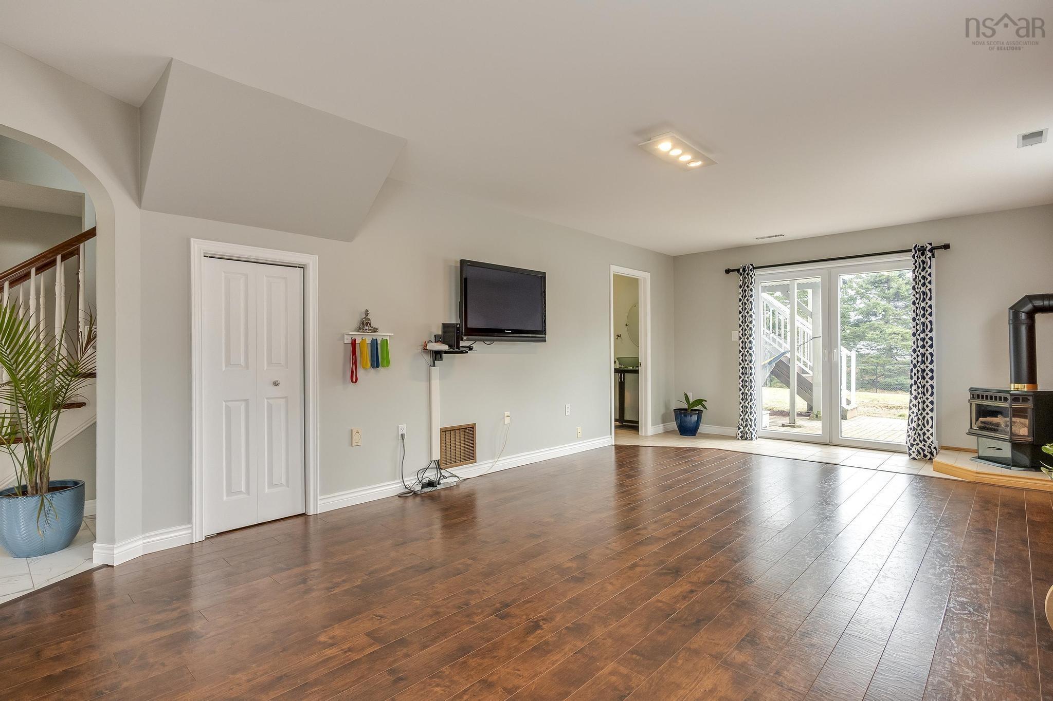 $549,000.00: 55 Dahlgren Crescent N, North Kingston