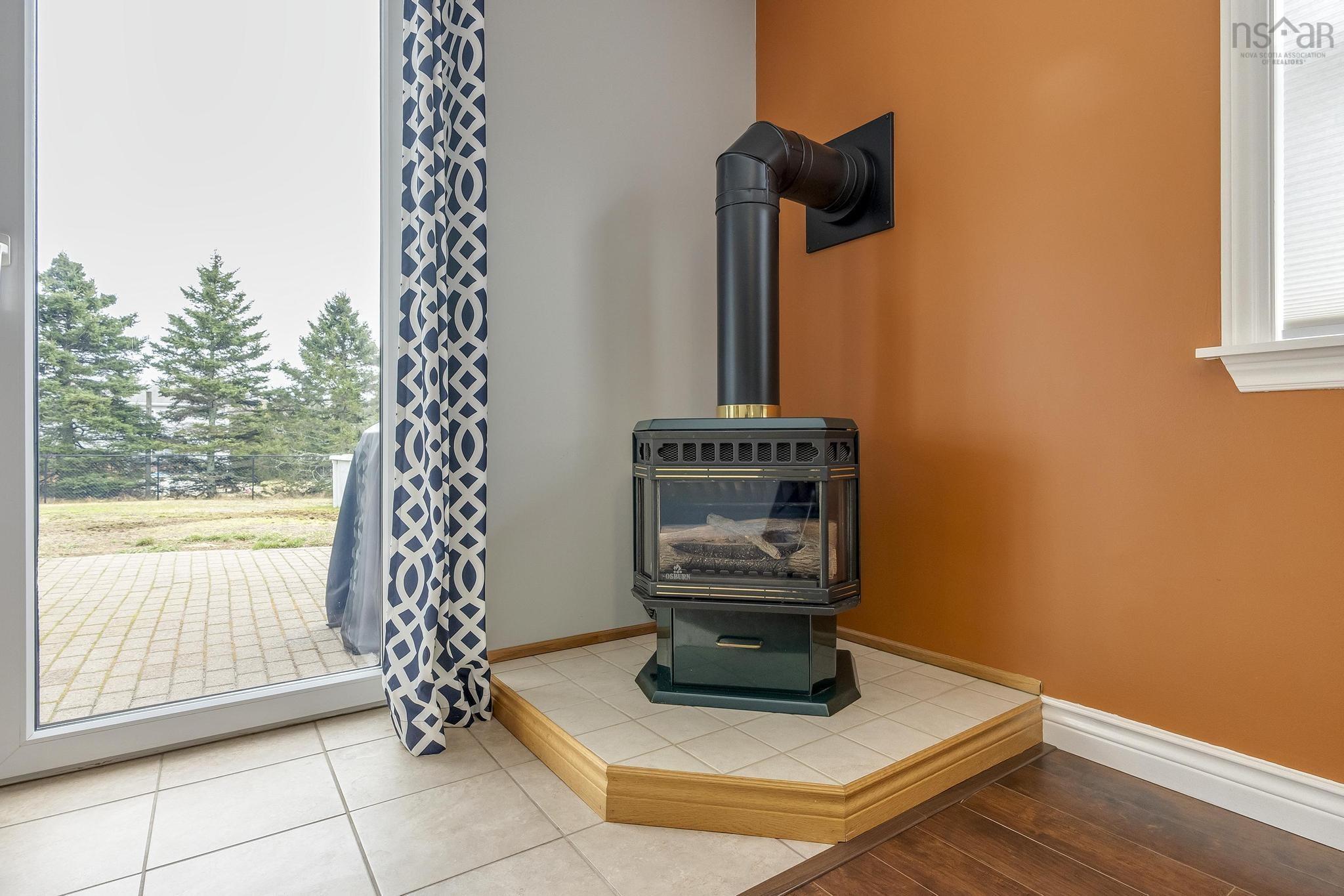 $549,000.00: 55 Dahlgren Crescent N, North Kingston