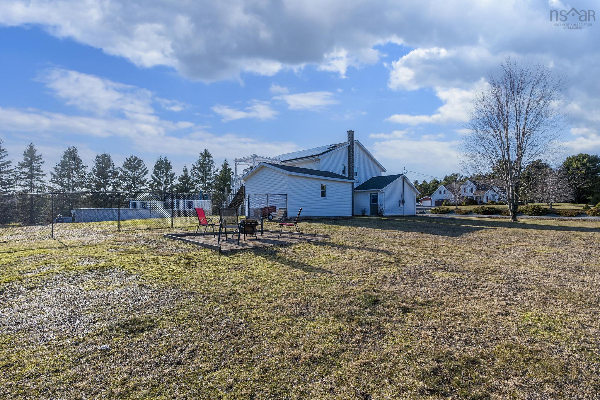 $549,000.00: 55 Dahlgren Crescent N, North Kingston