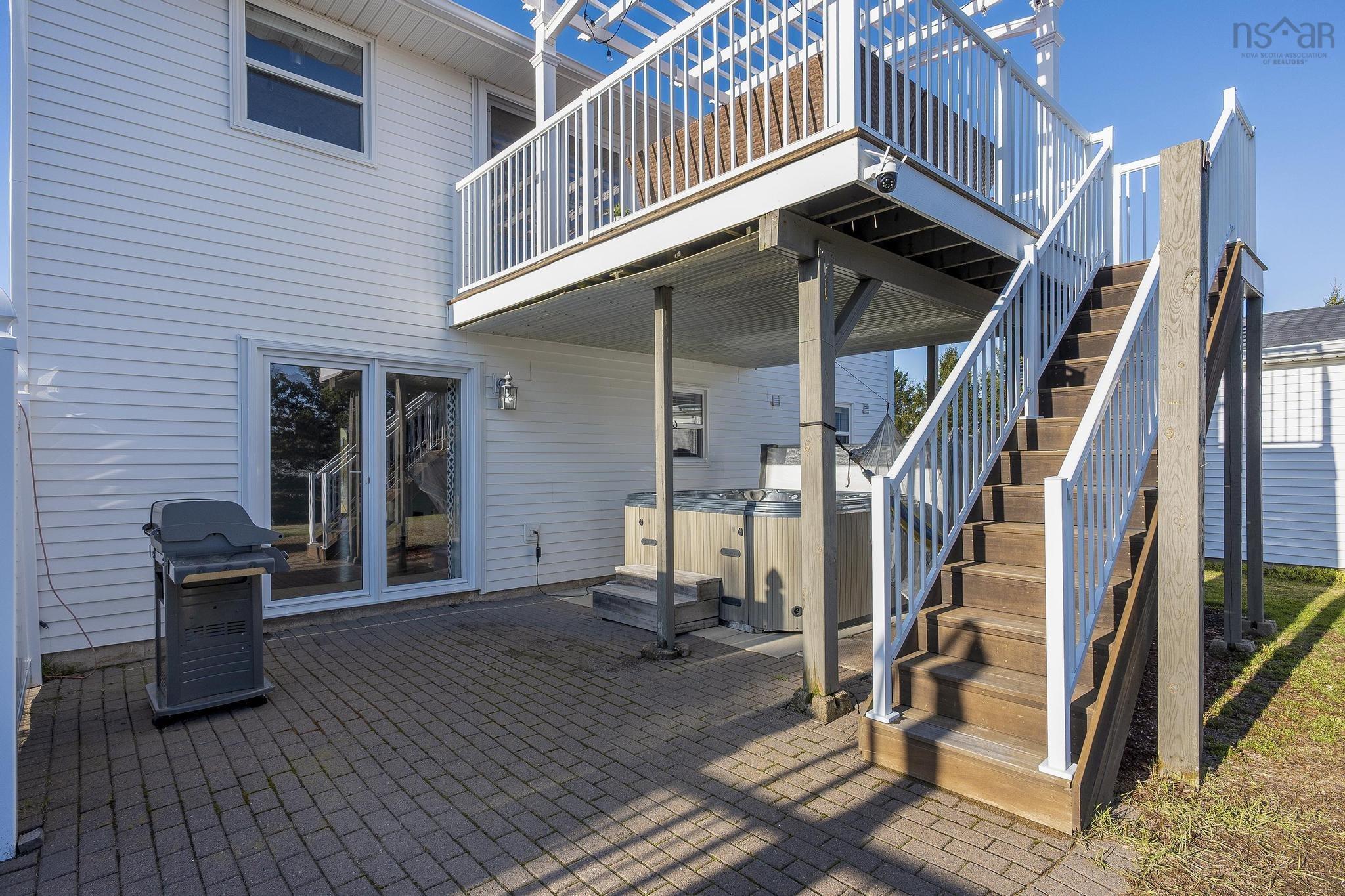 $549,000.00: 55 Dahlgren Crescent N, North Kingston