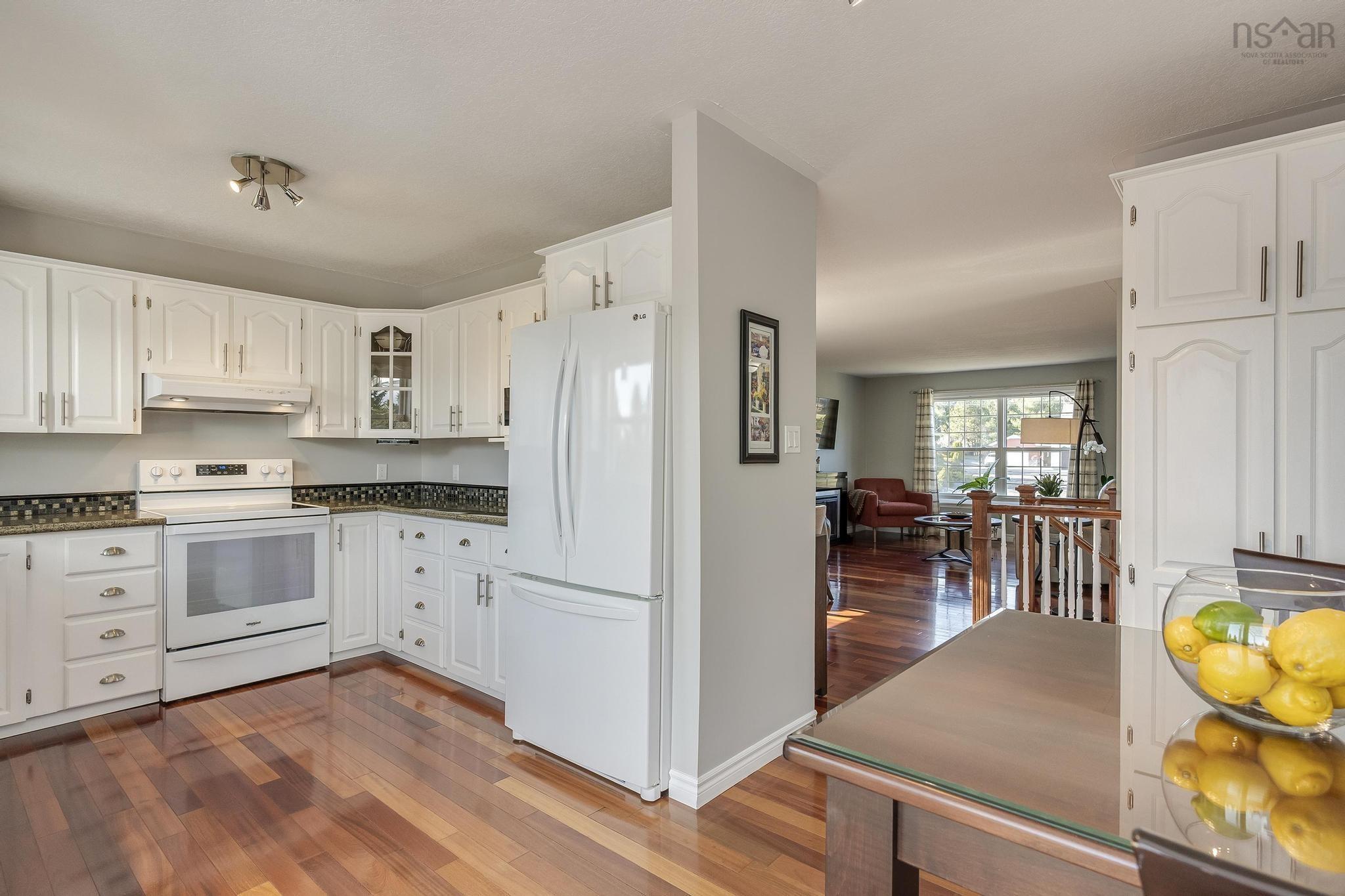 $549,000.00: 55 Dahlgren Crescent N, North Kingston