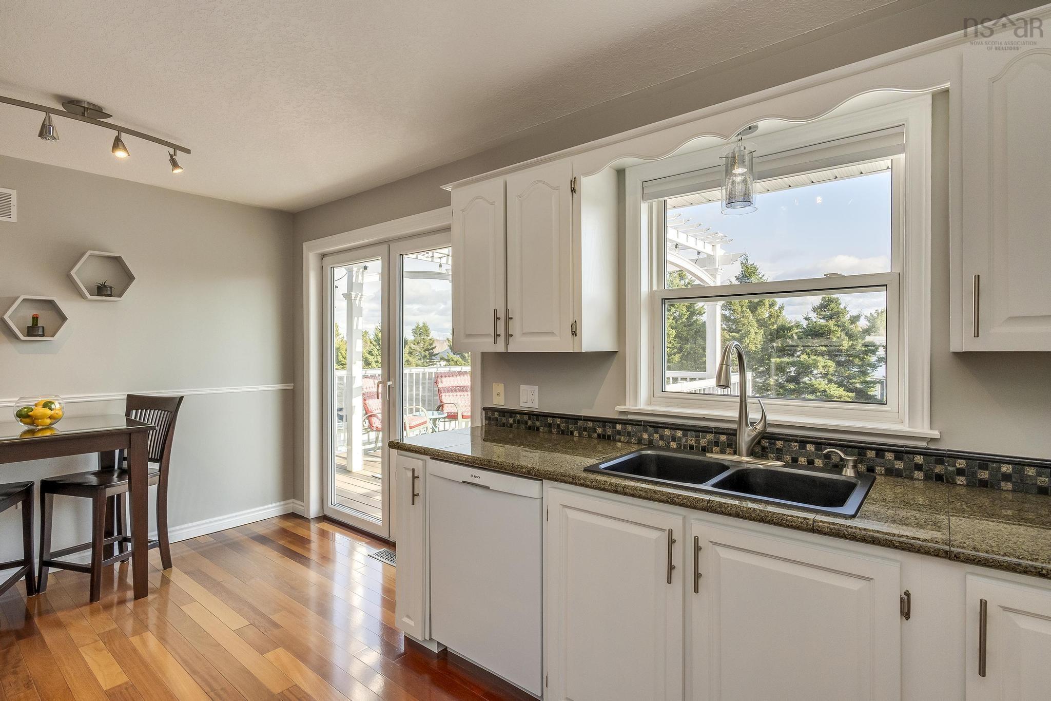 $549,000.00: 55 Dahlgren Crescent N, North Kingston