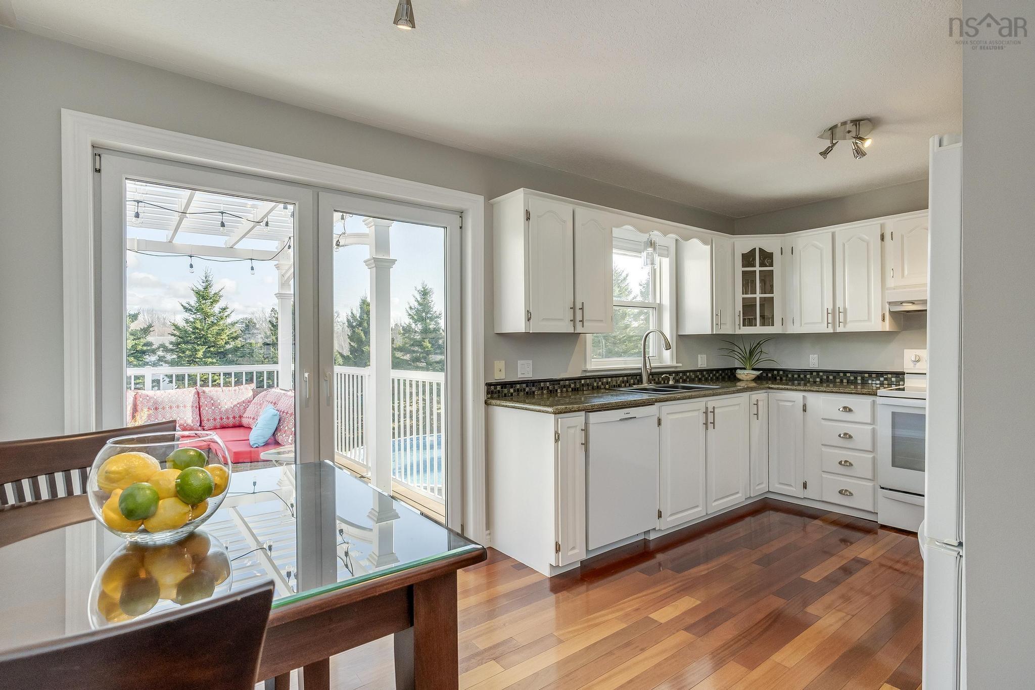 $549,000.00: 55 Dahlgren Crescent N, North Kingston