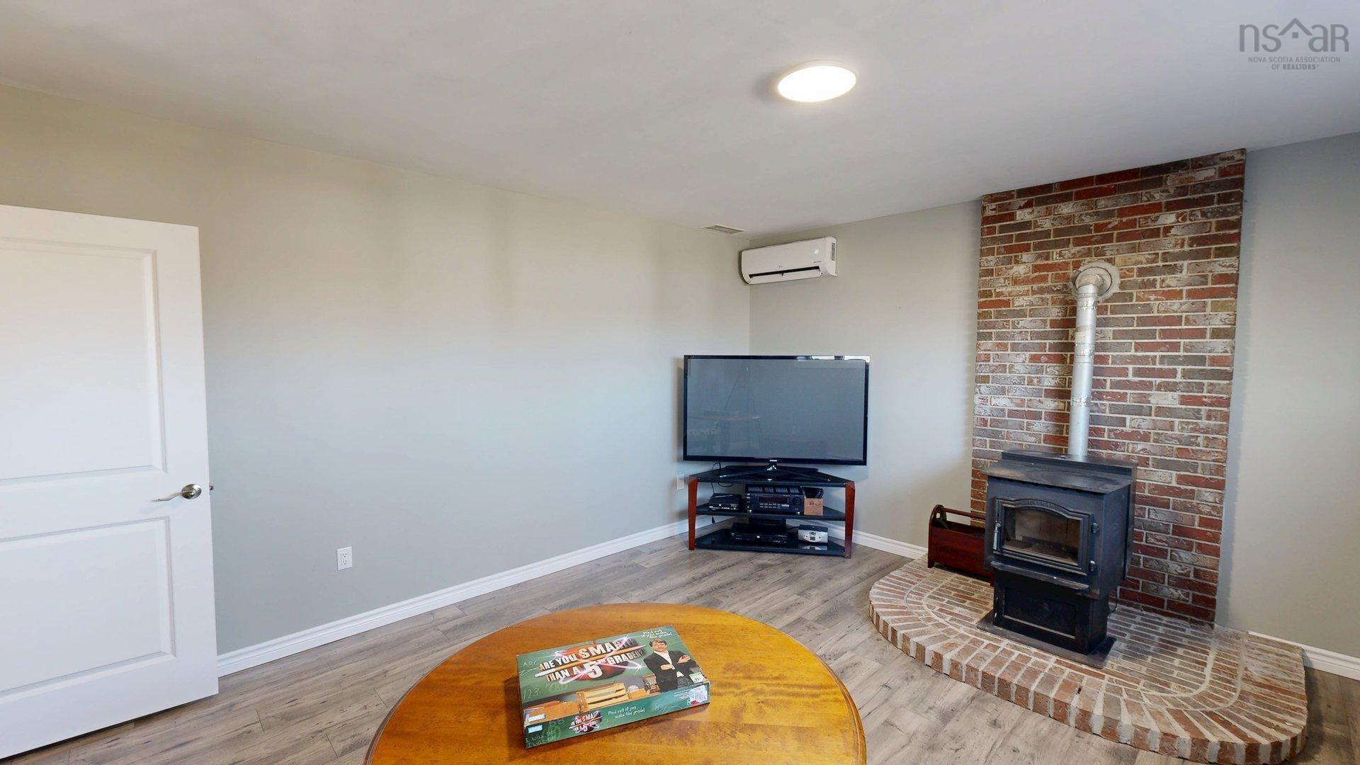 $599,900.00: 53 Riverview Crescent, Bedford