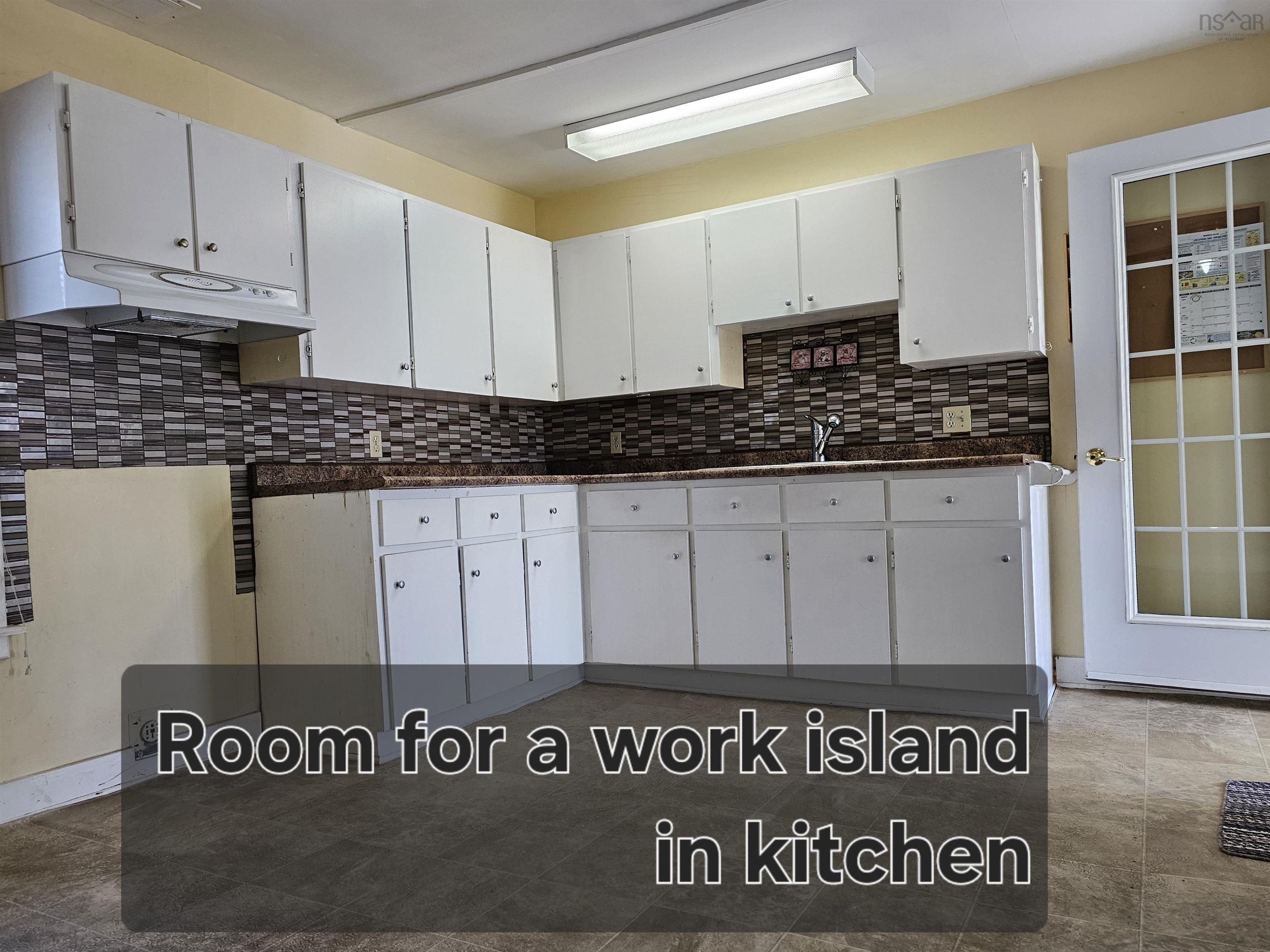$289,900.00: 102 Lawrencetown Lane, Lawrencetown