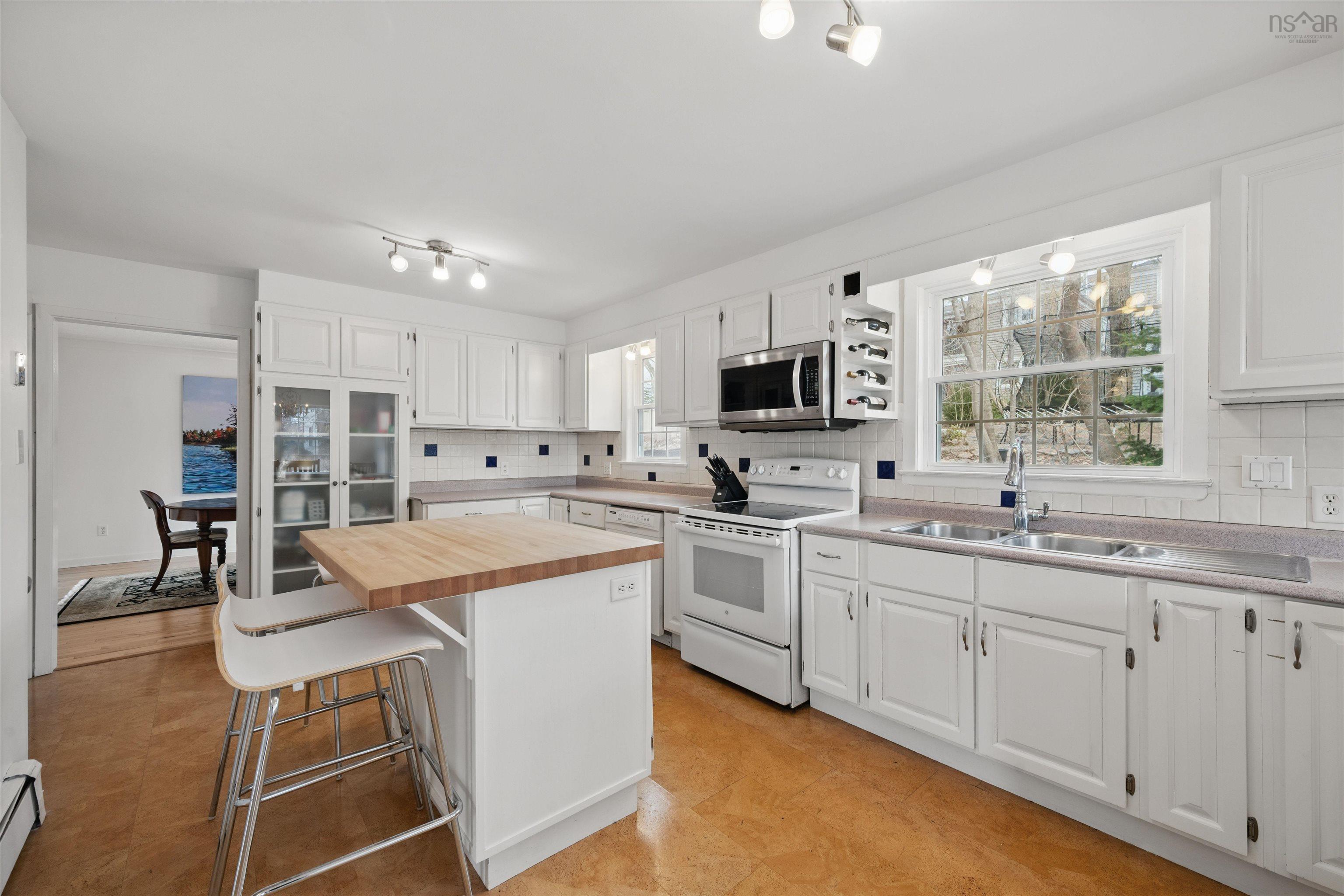 $1,469,500.00: 5968 Campbell Drive, Halifax