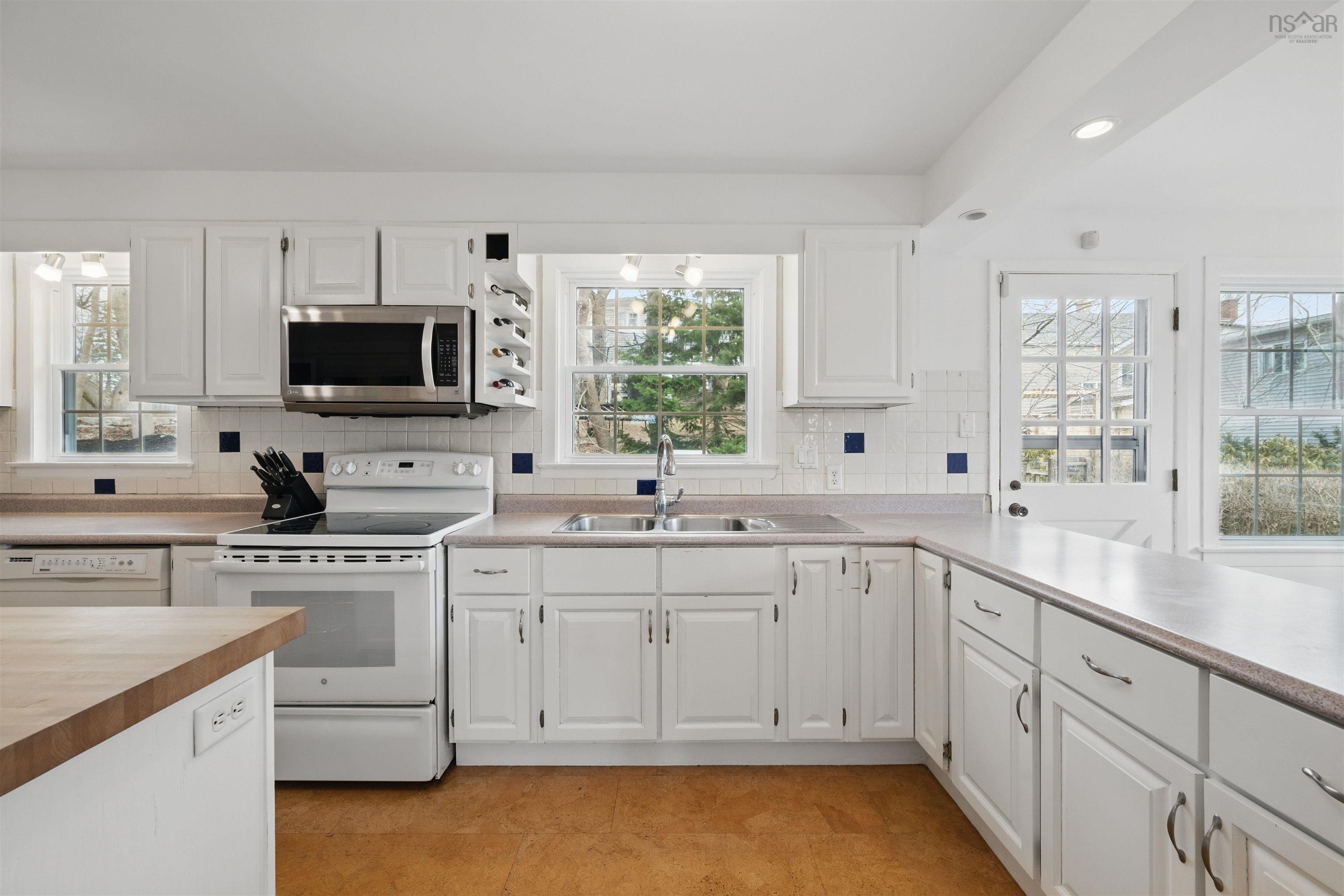 $1,469,500.00: 5968 Campbell Drive, Halifax
