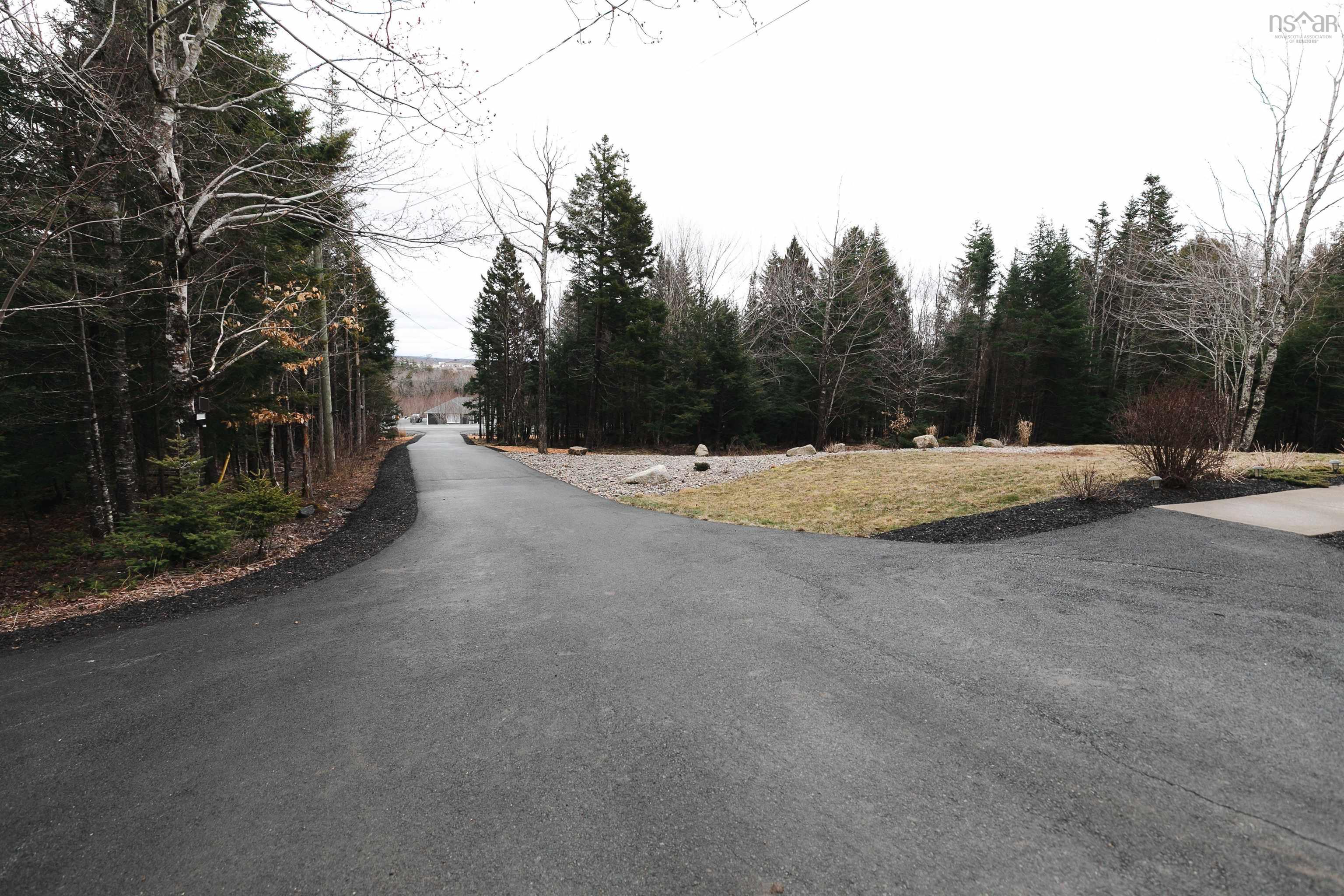 $860,000.00: 39 Edgett Drive, Lucasville