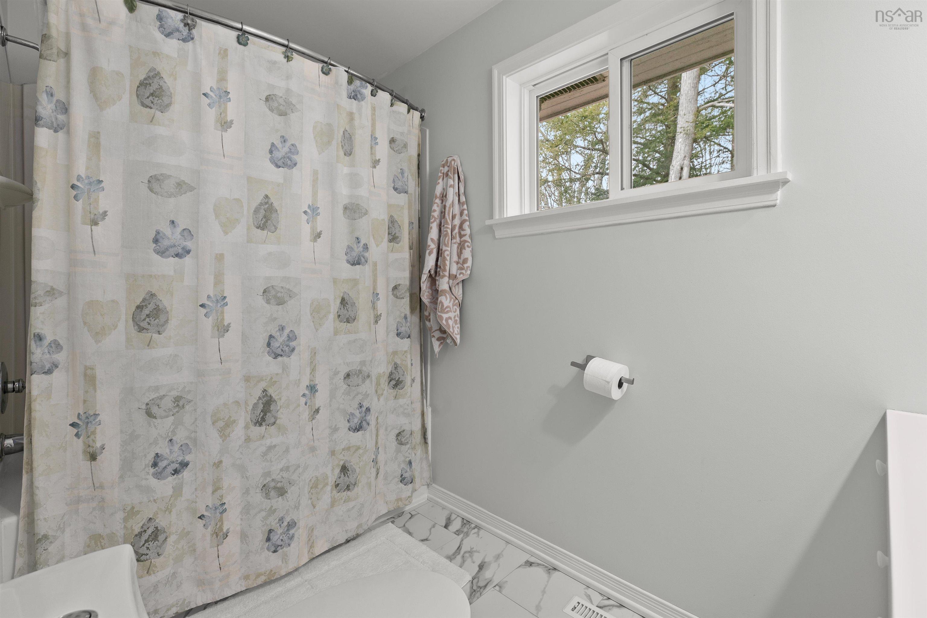 $449,900.00: 33 Pinehill Drive, Lower Sackville