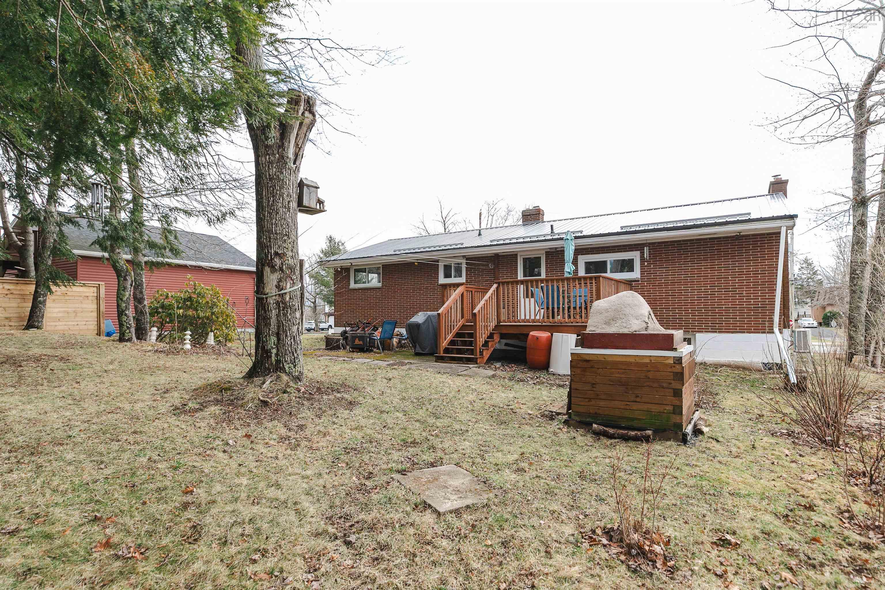 $449,900.00: 33 Pinehill Drive, Lower Sackville