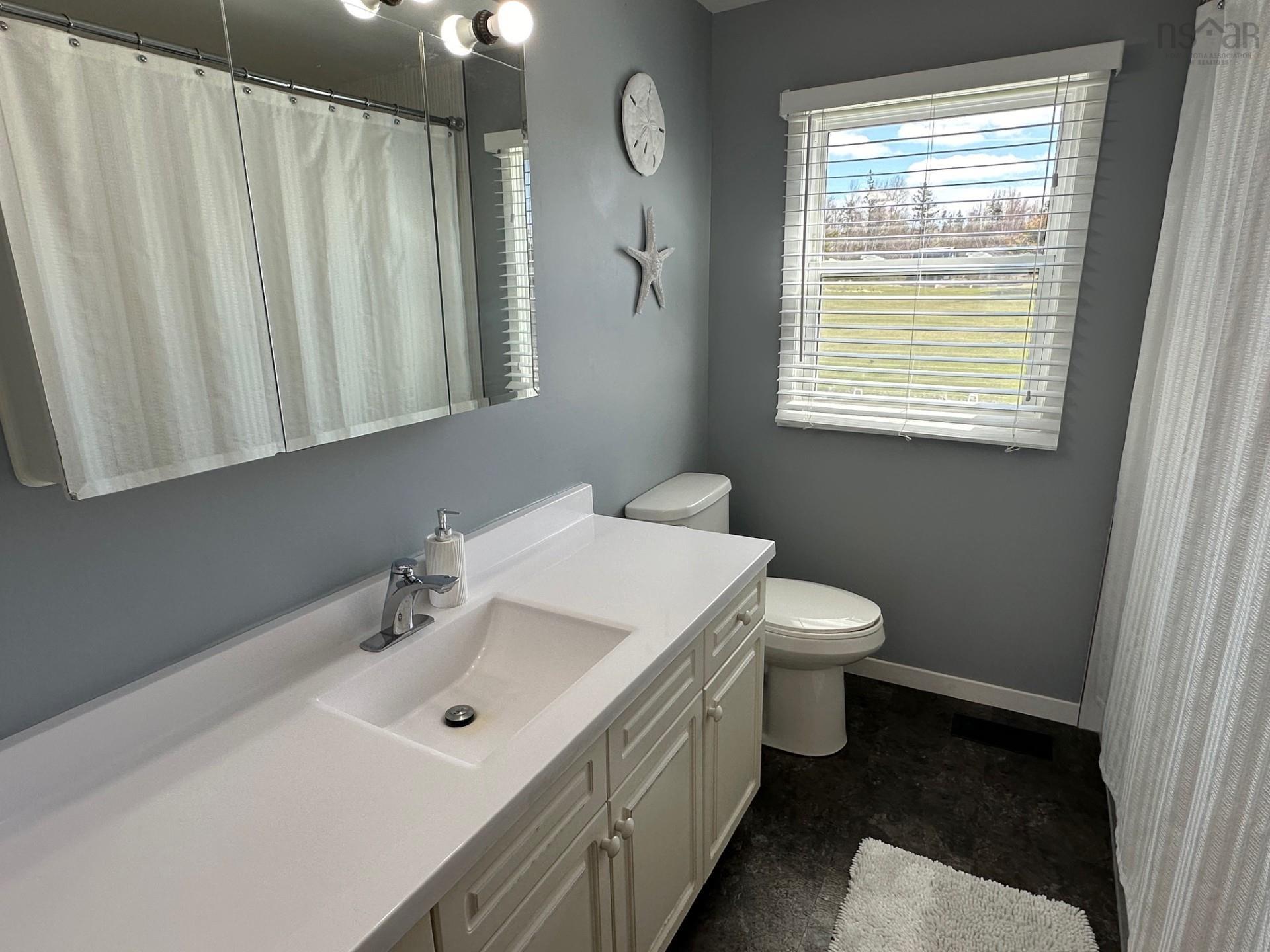 $569,000.00: 5718 Little Harbour, Kings Head