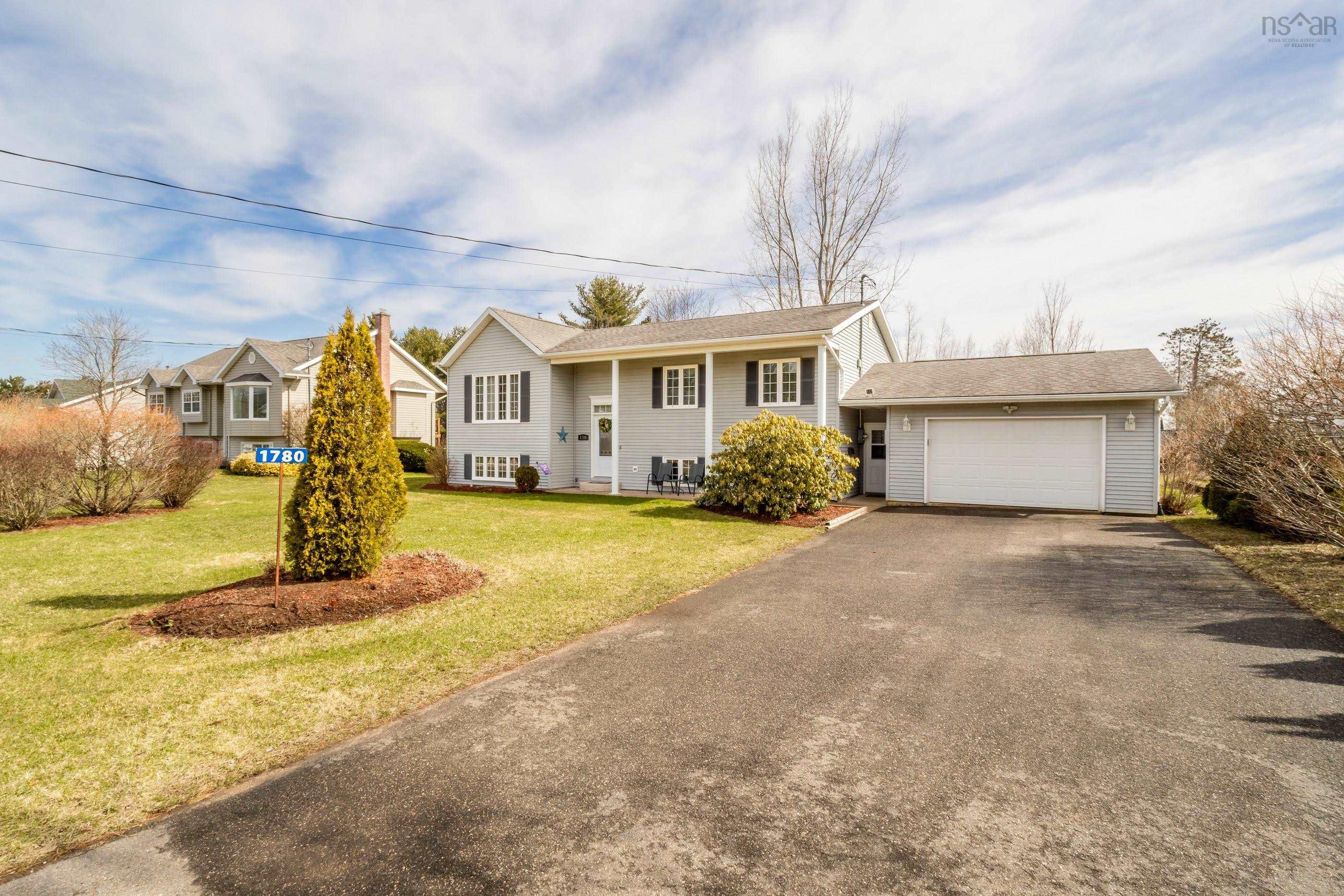 $459,900.00: 1780 Acadia Drive, Kingston