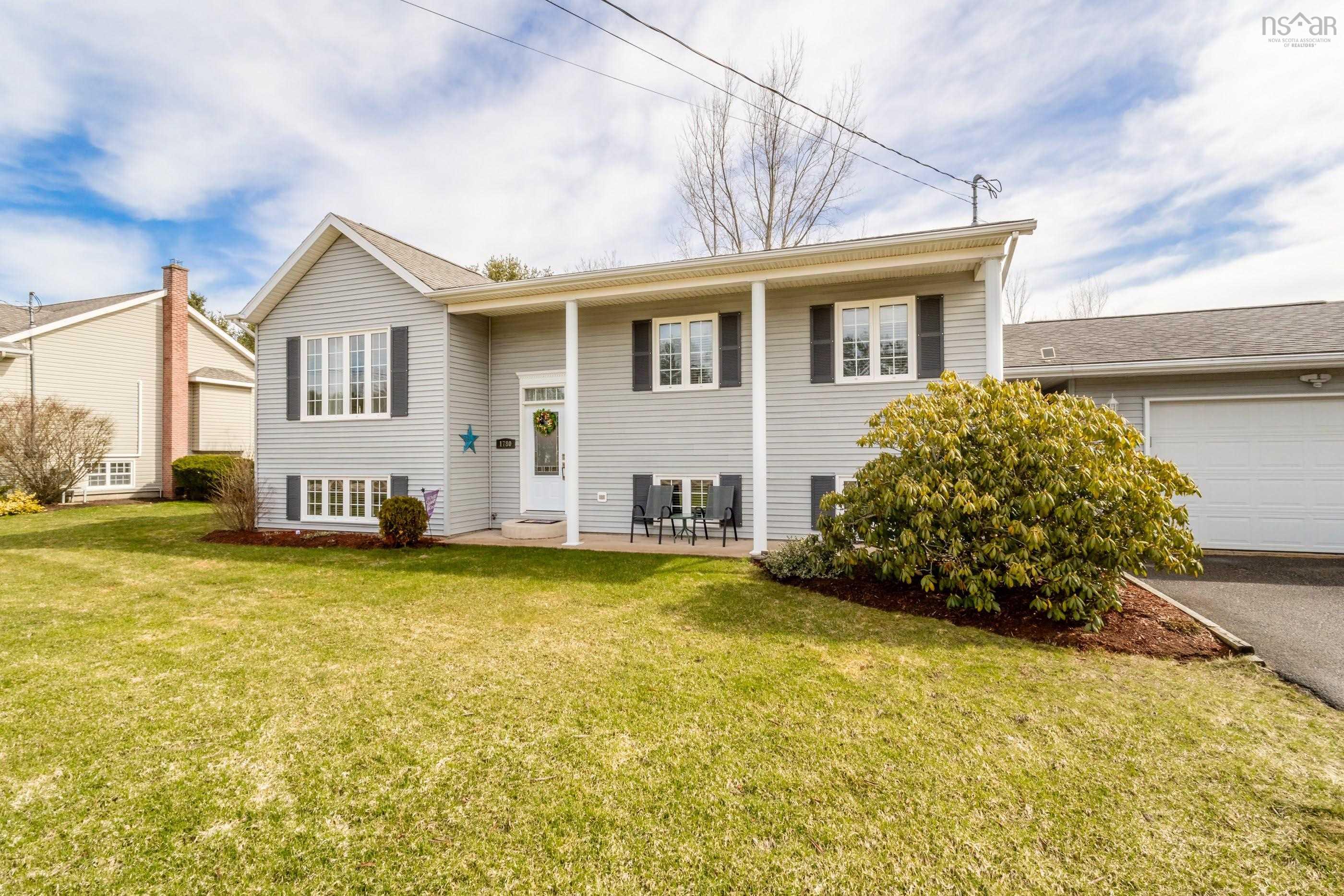 $459,900.00: 1780 Acadia Drive, Kingston