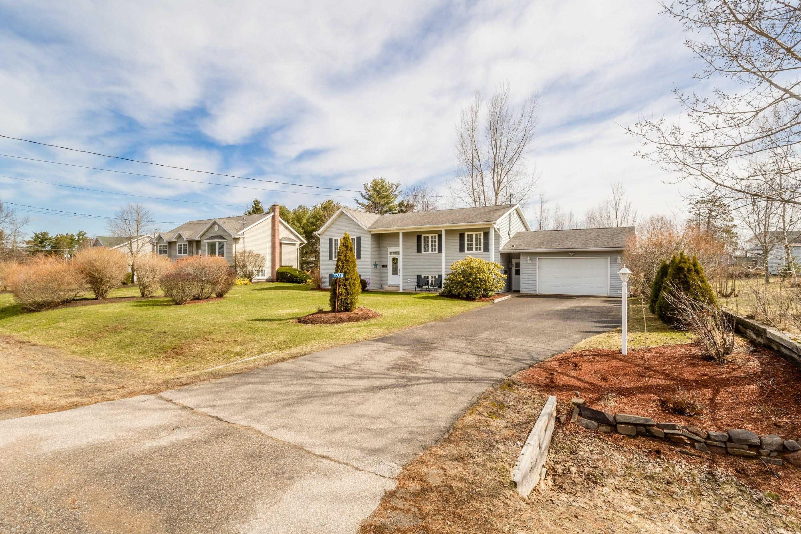 $459,900.00: 1780 Acadia Drive, Kingston