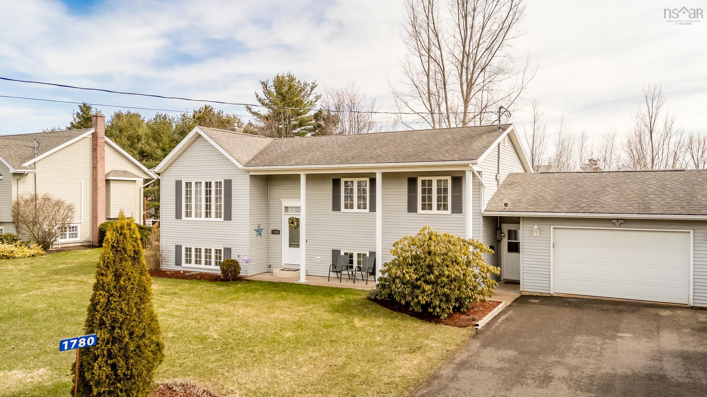 $459,900.00: 1780 Acadia Drive, Kingston
