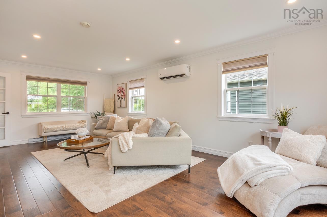 $575,000.00: 1733 Greenwood Road, Kingston