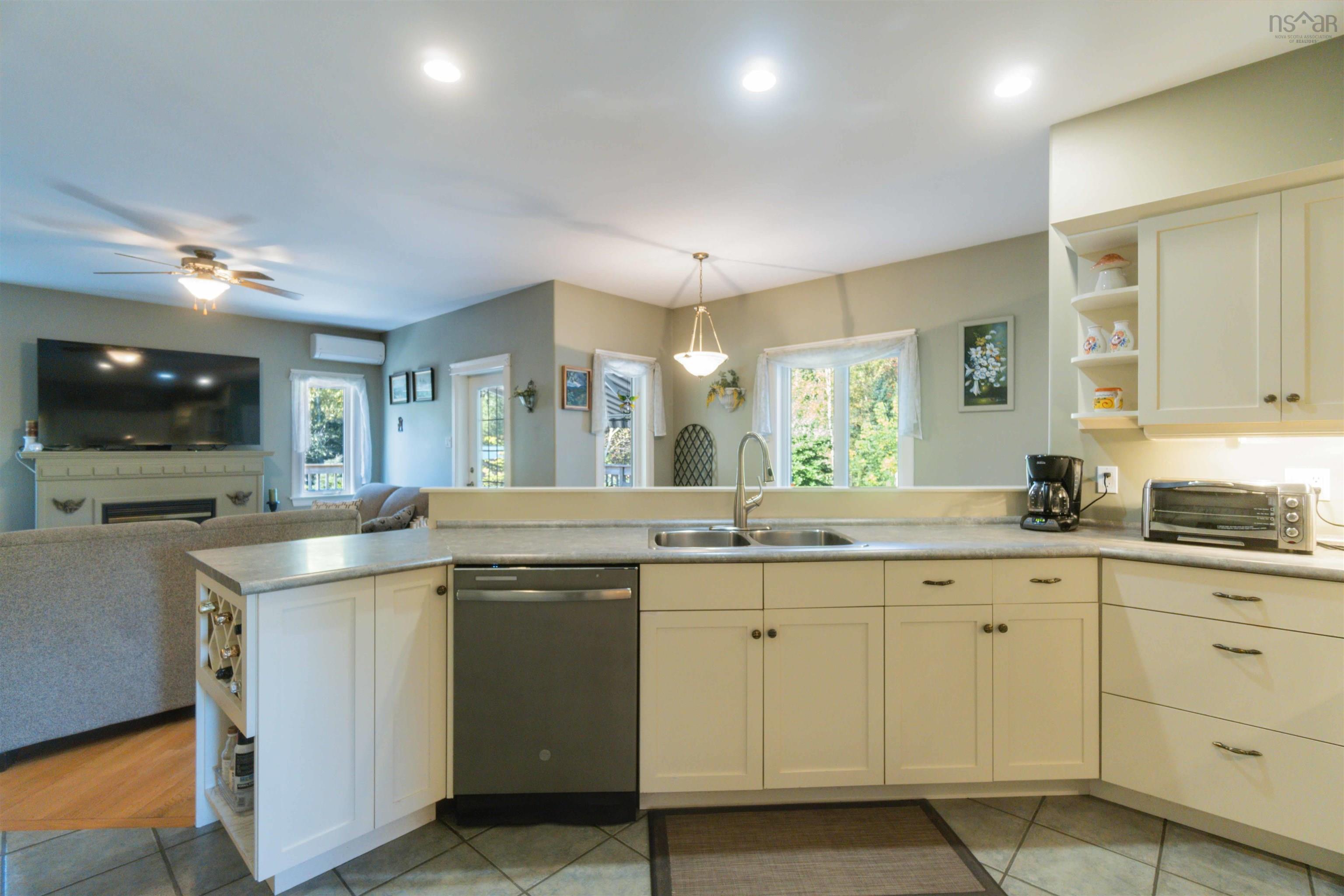 $697,500.00: 93 Ronald Avenue, Cambridge