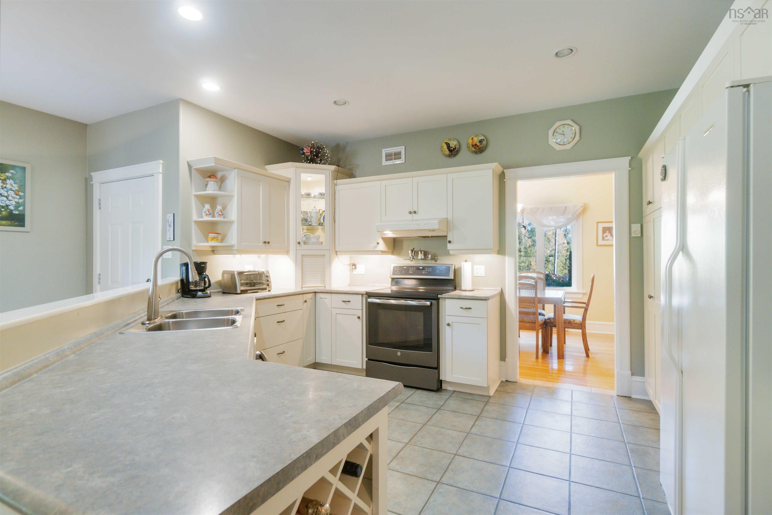 $697,500.00: 93 Ronald Avenue, Cambridge