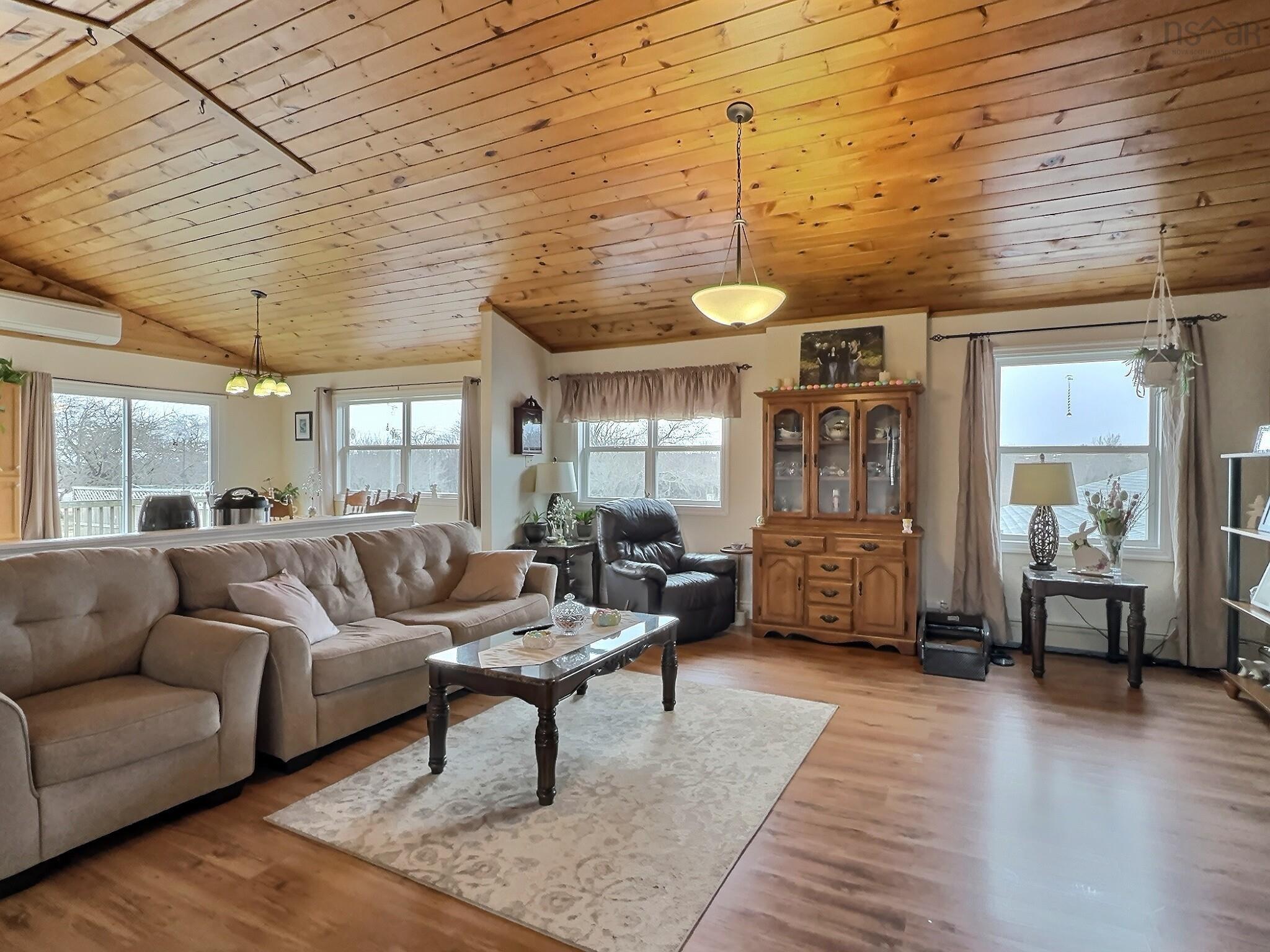 $549,000.00: 341 311 Highway, North River