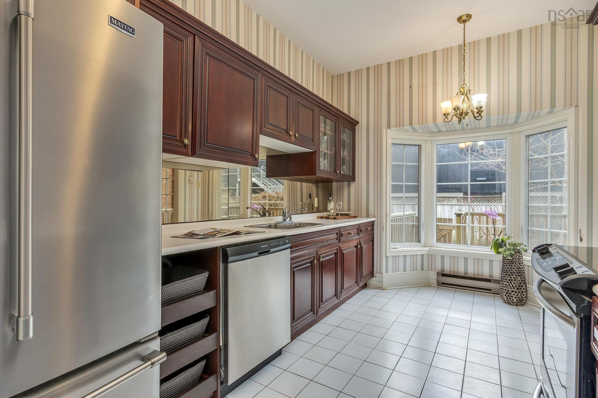 $950,000.00: 958 Lindola Place, Halifax