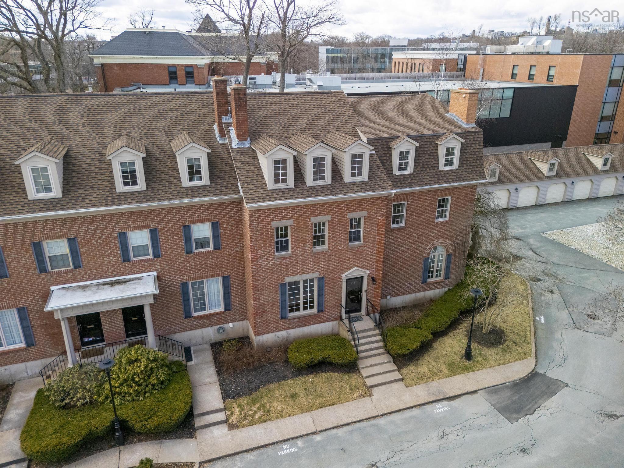 $950,000.00: 958 Lindola Place, Halifax