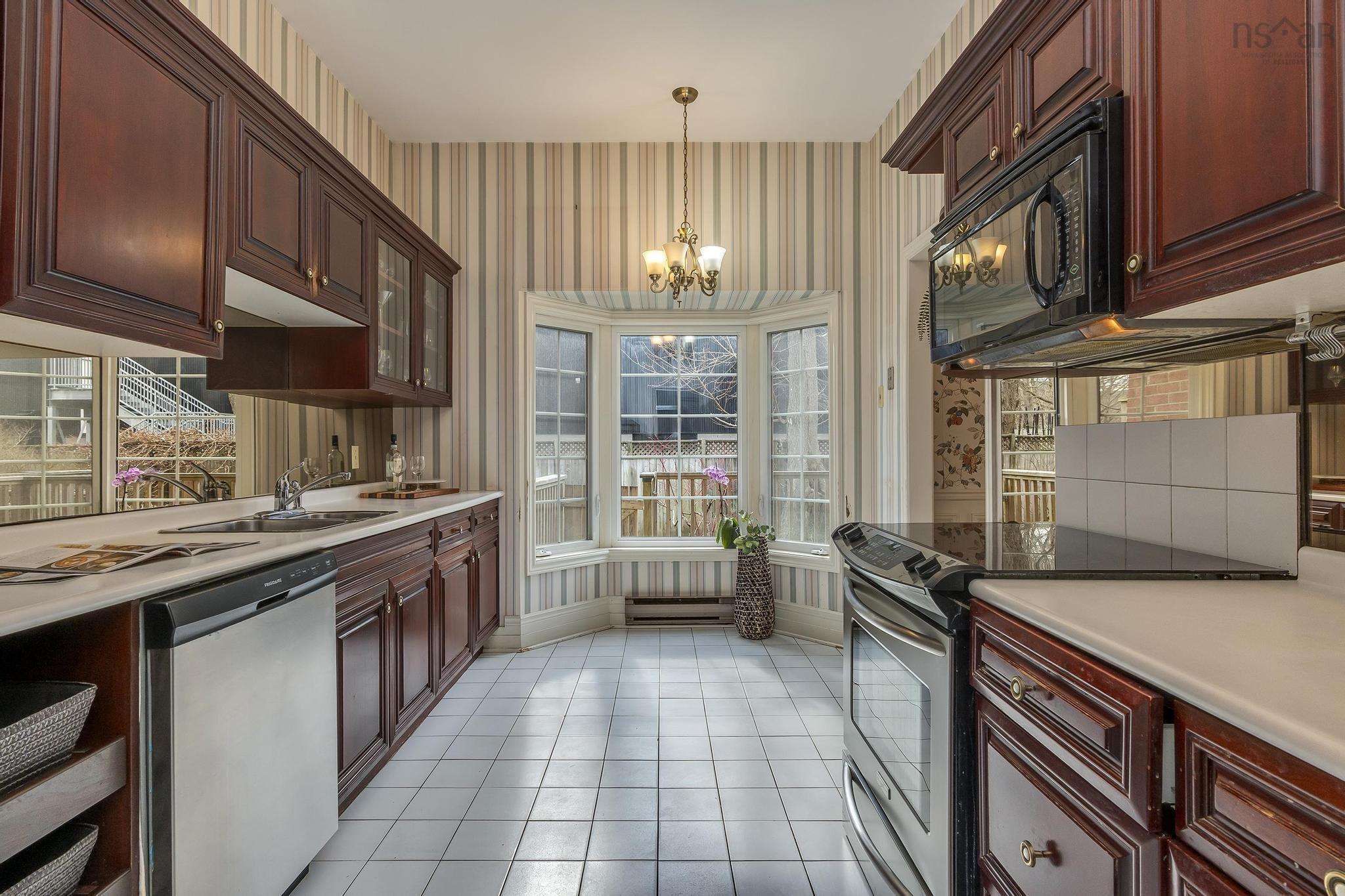 $950,000.00: 958 Lindola Place, Halifax