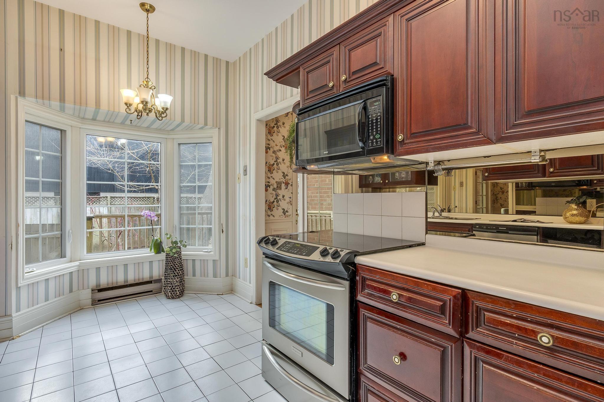 $950,000.00: 958 Lindola Place, Halifax