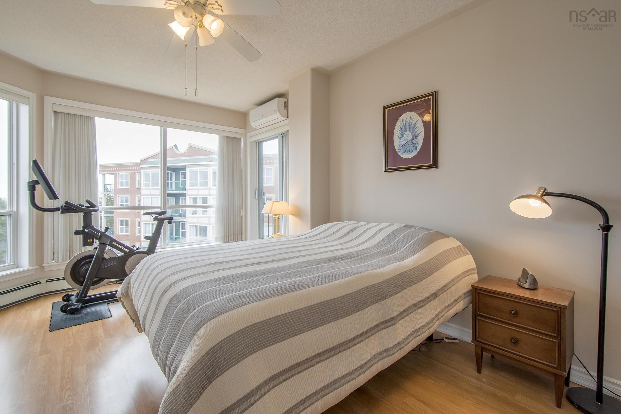 $500,000.00: 503 78 Regency Park Drive, Halifax