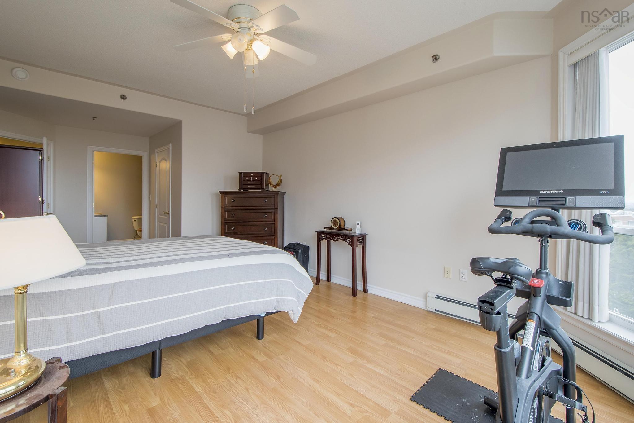 $500,000.00: 503 78 Regency Park Drive, Halifax