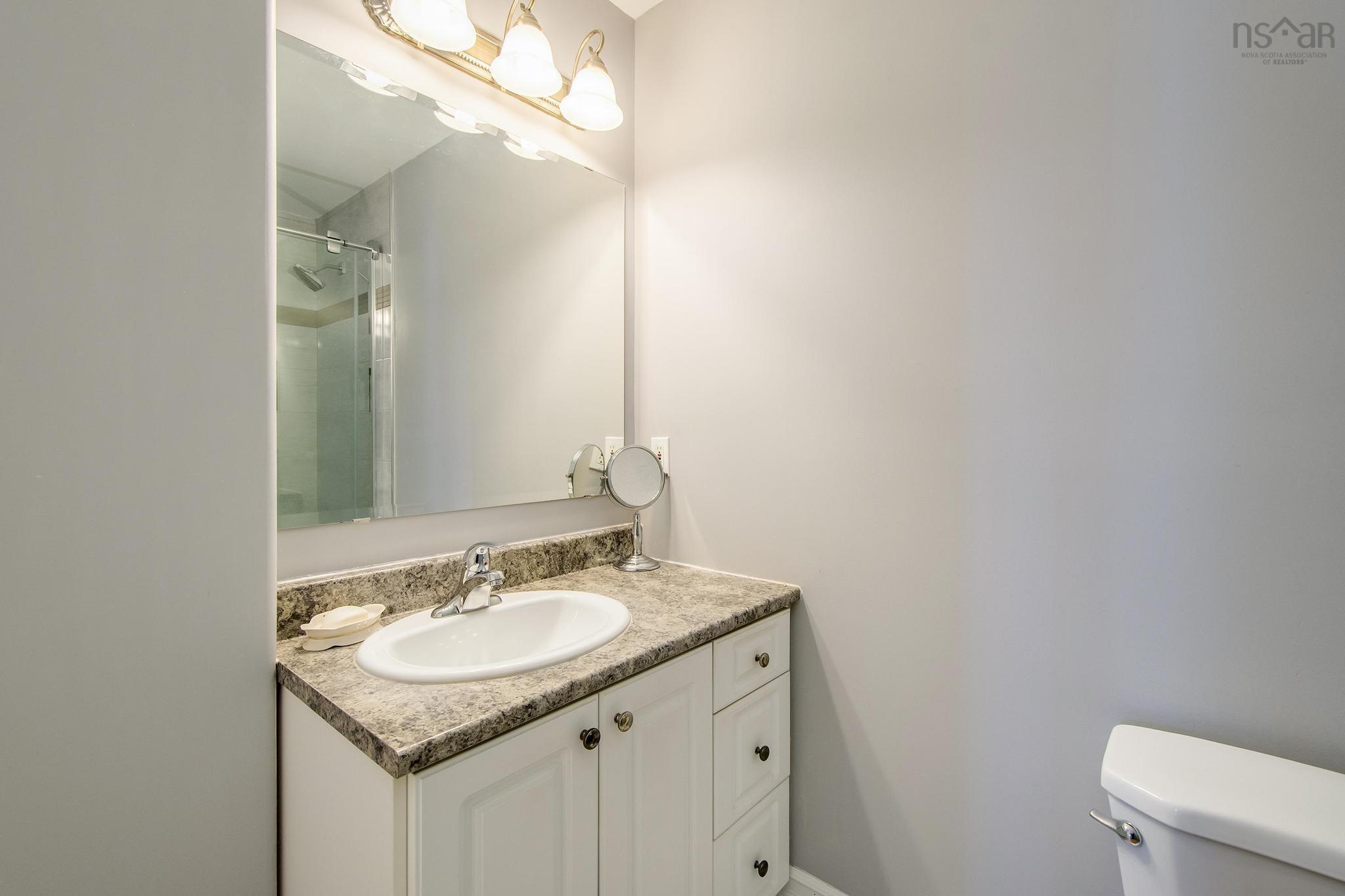 $500,000.00: 503 78 Regency Park Drive, Halifax