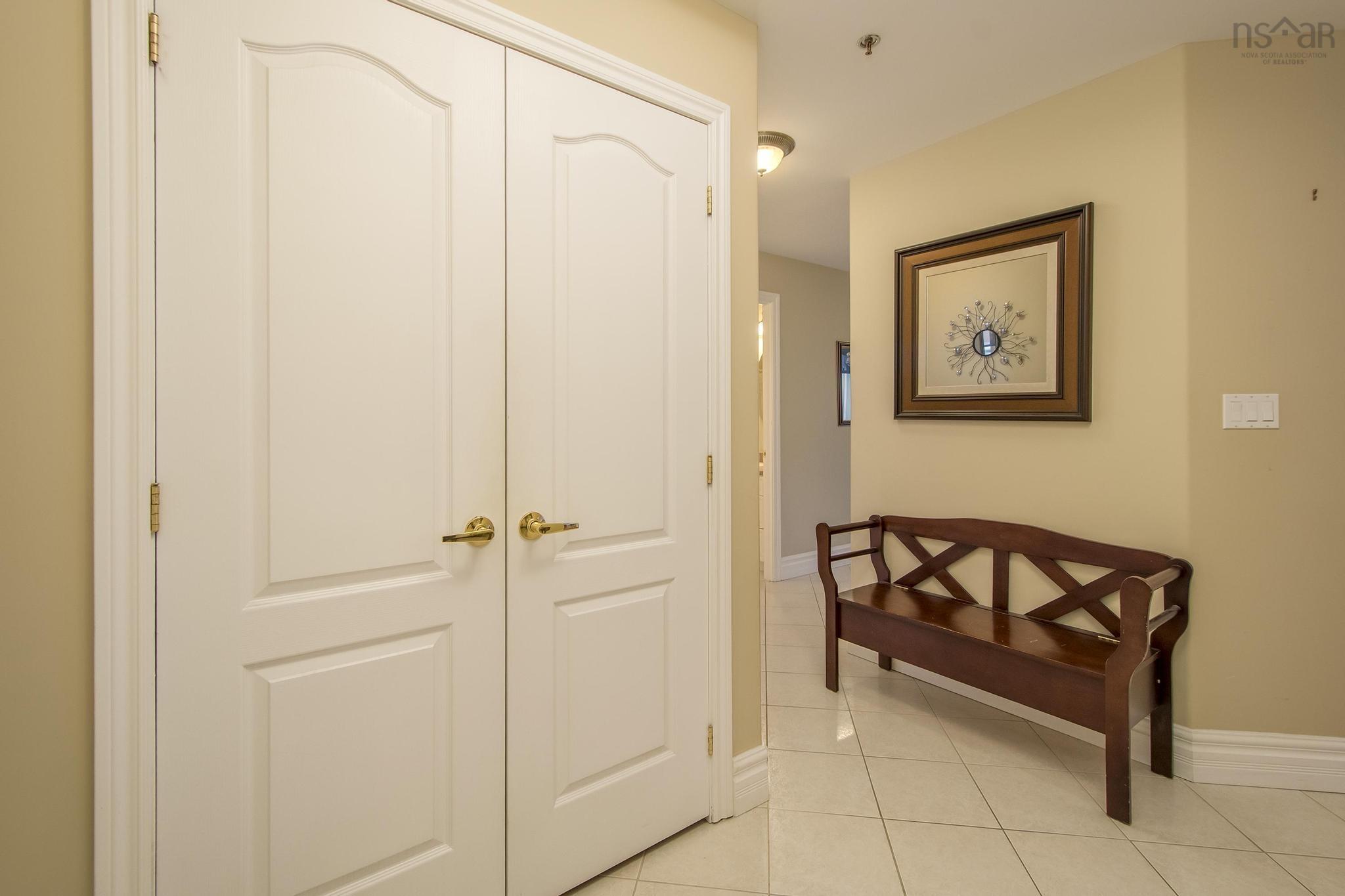 $500,000.00: 503 78 Regency Park Drive, Halifax