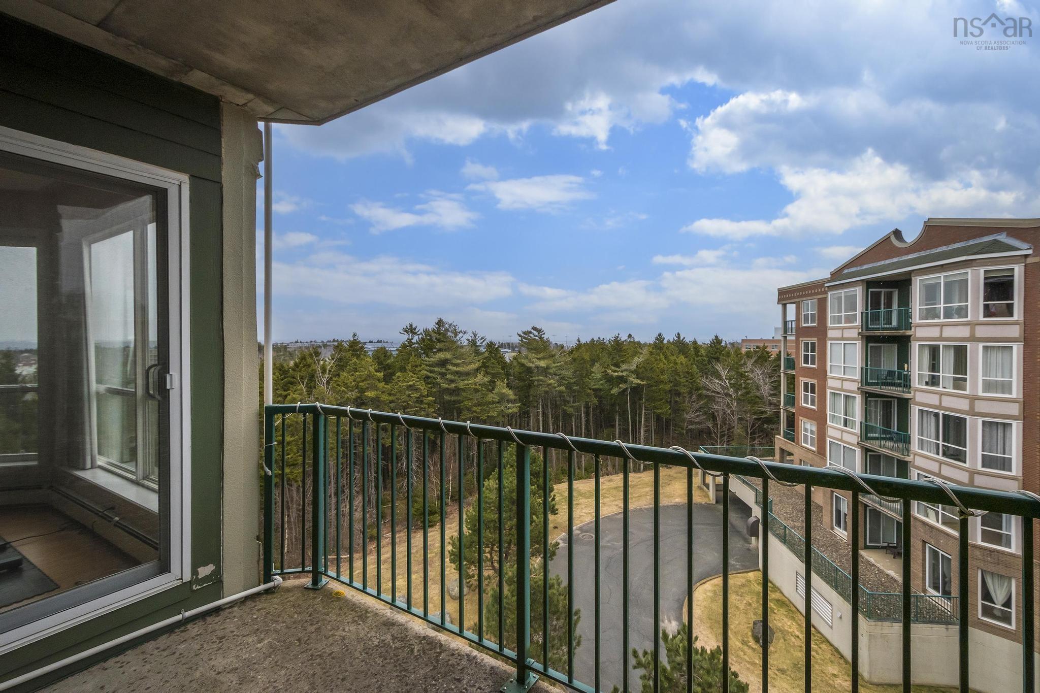 $500,000.00: 503 78 Regency Park Drive, Halifax