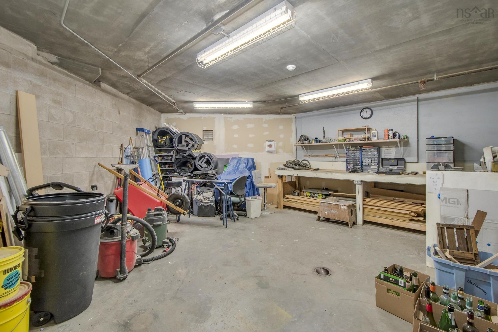 $500,000.00: 503 78 Regency Park Drive, Halifax