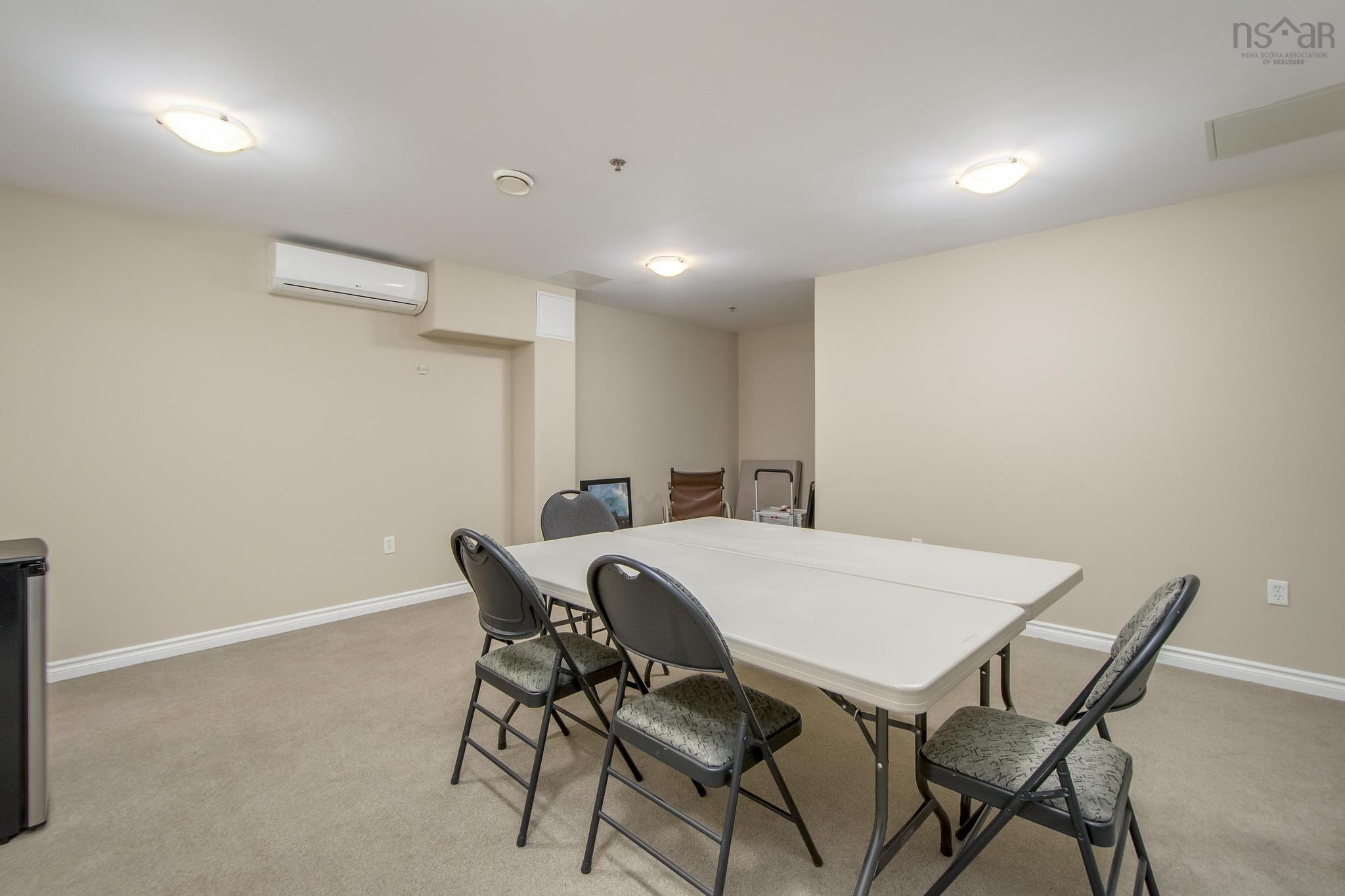 $500,000.00: 503 78 Regency Park Drive, Halifax