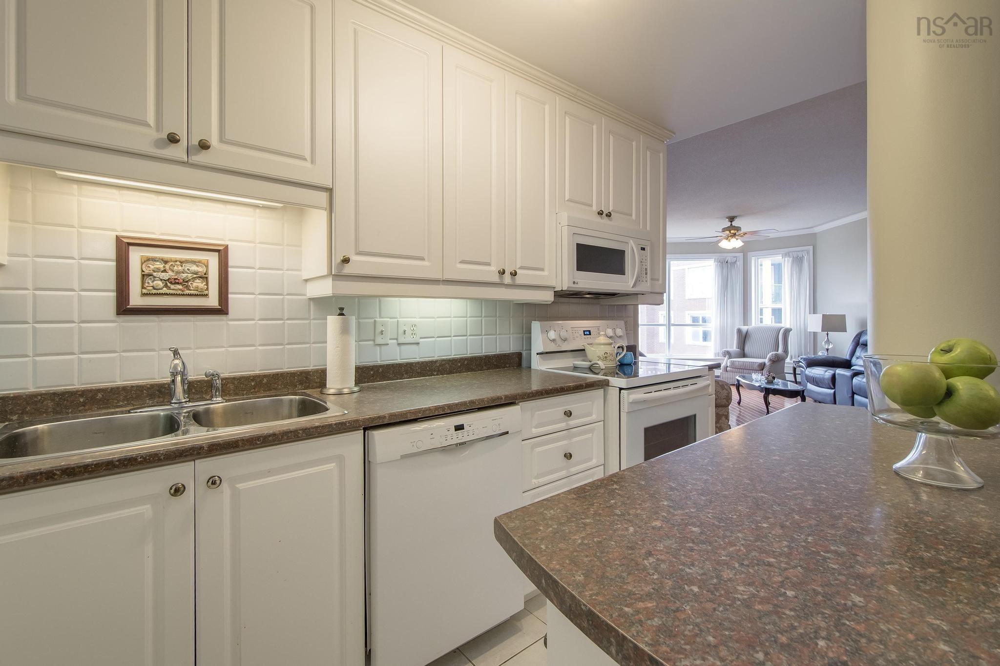 $500,000.00: 503 78 Regency Park Drive, Halifax