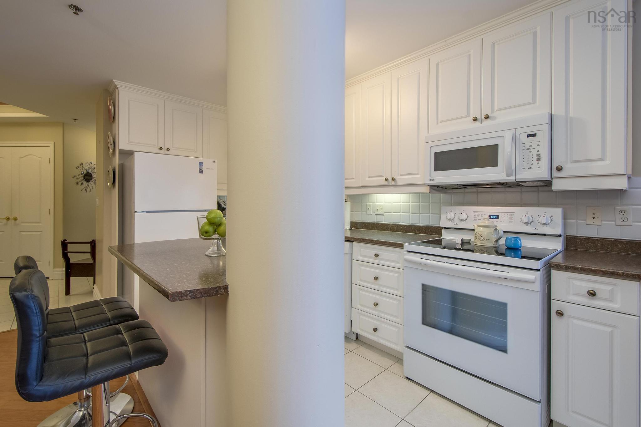 $500,000.00: 503 78 Regency Park Drive, Halifax
