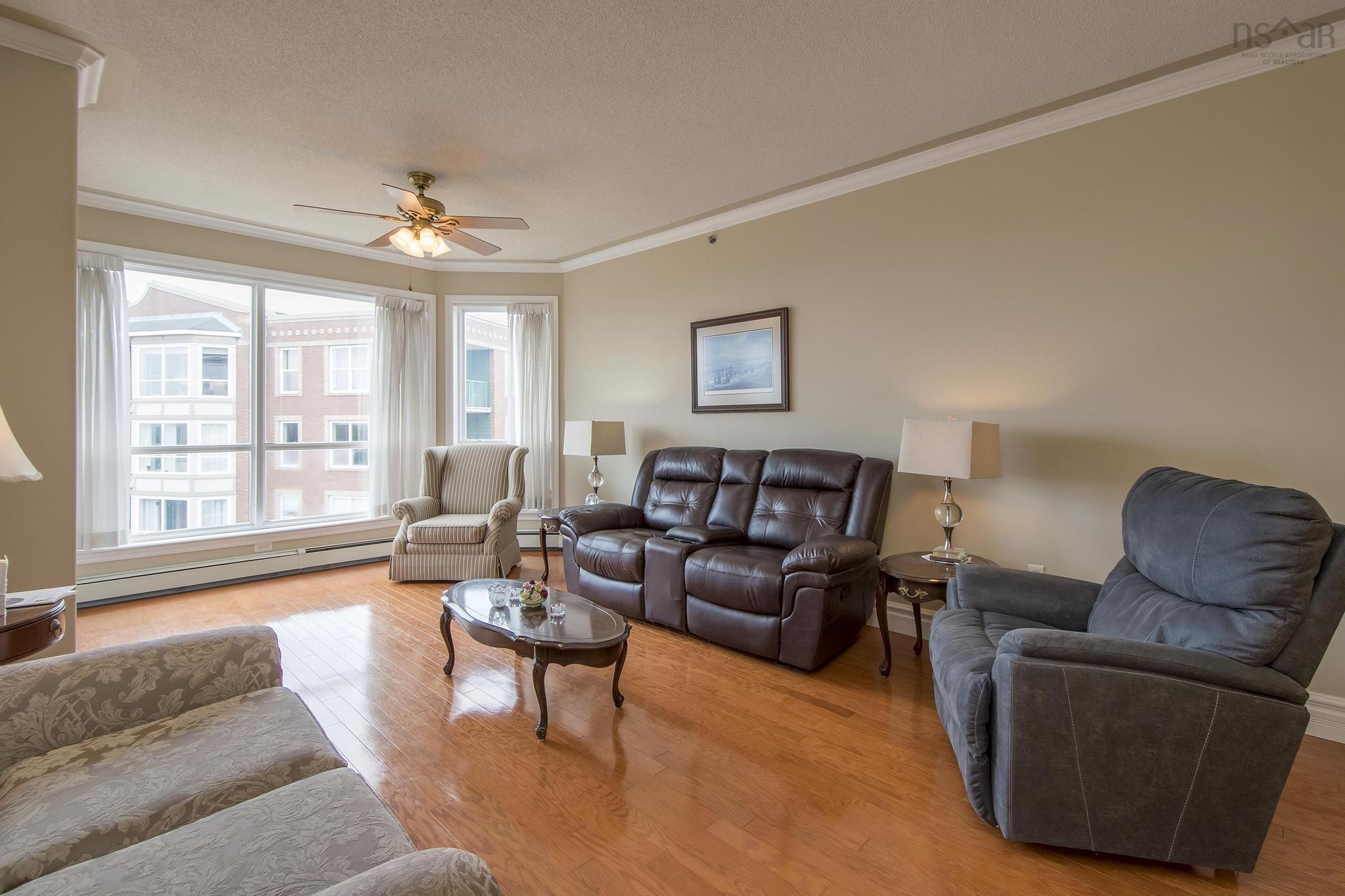 $500,000.00: 503 78 Regency Park Drive, Halifax