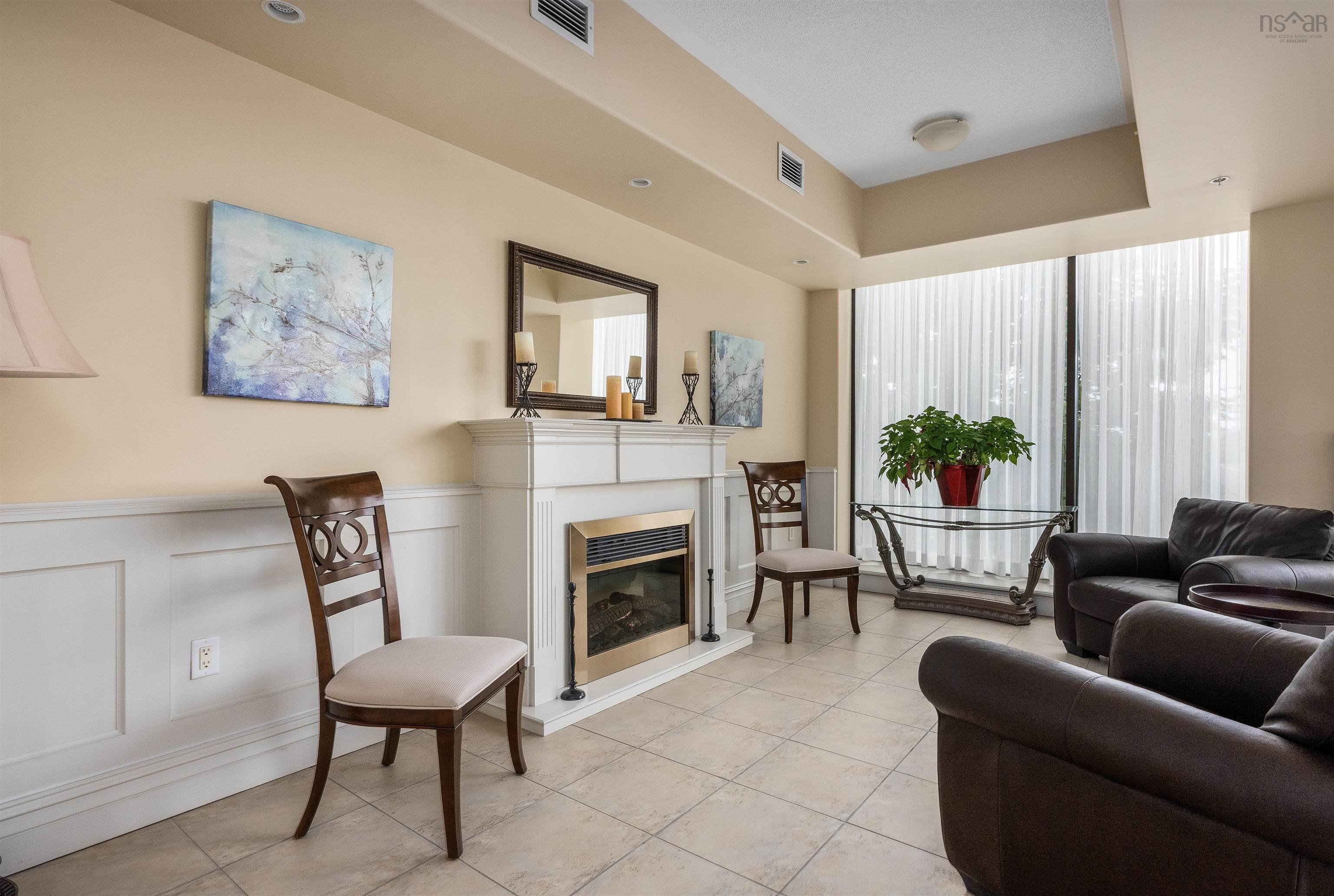 203 767 Parkland Drive 