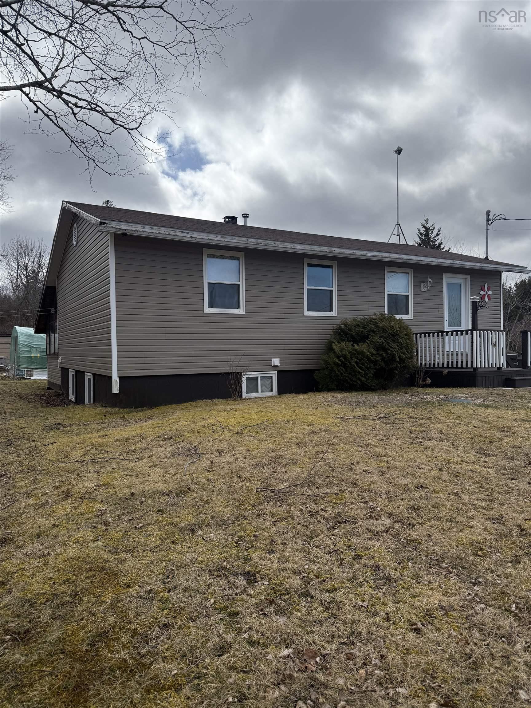 $329,900.00: 238 MacMaster Road, Gaspereaux Lake