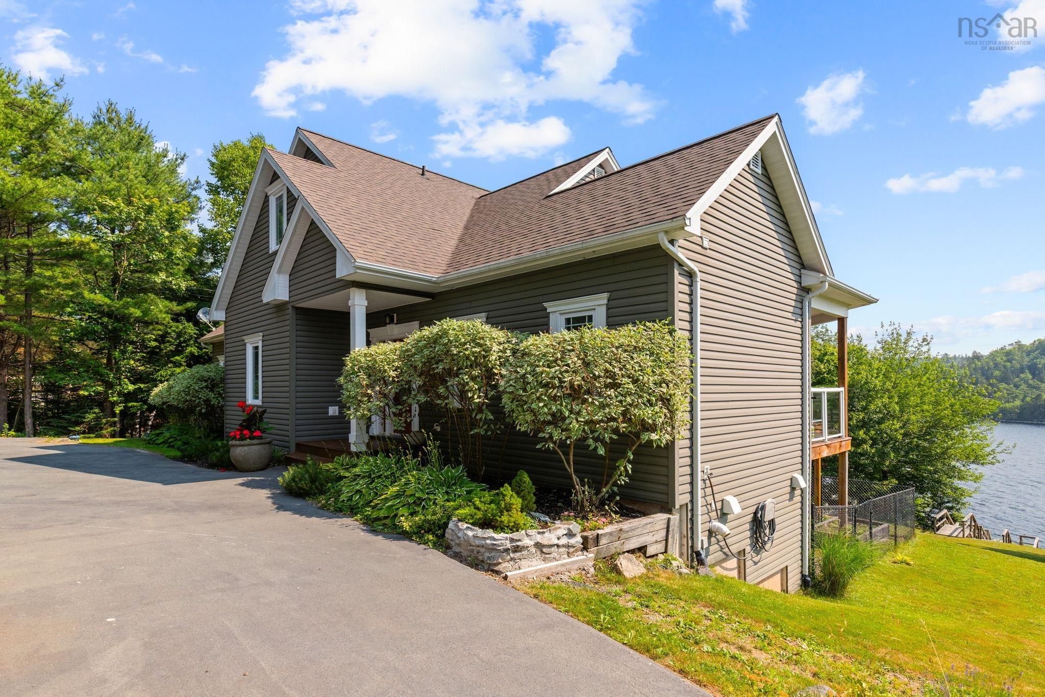 $999,900.00: 45 Nadine Drive, Porters Lake