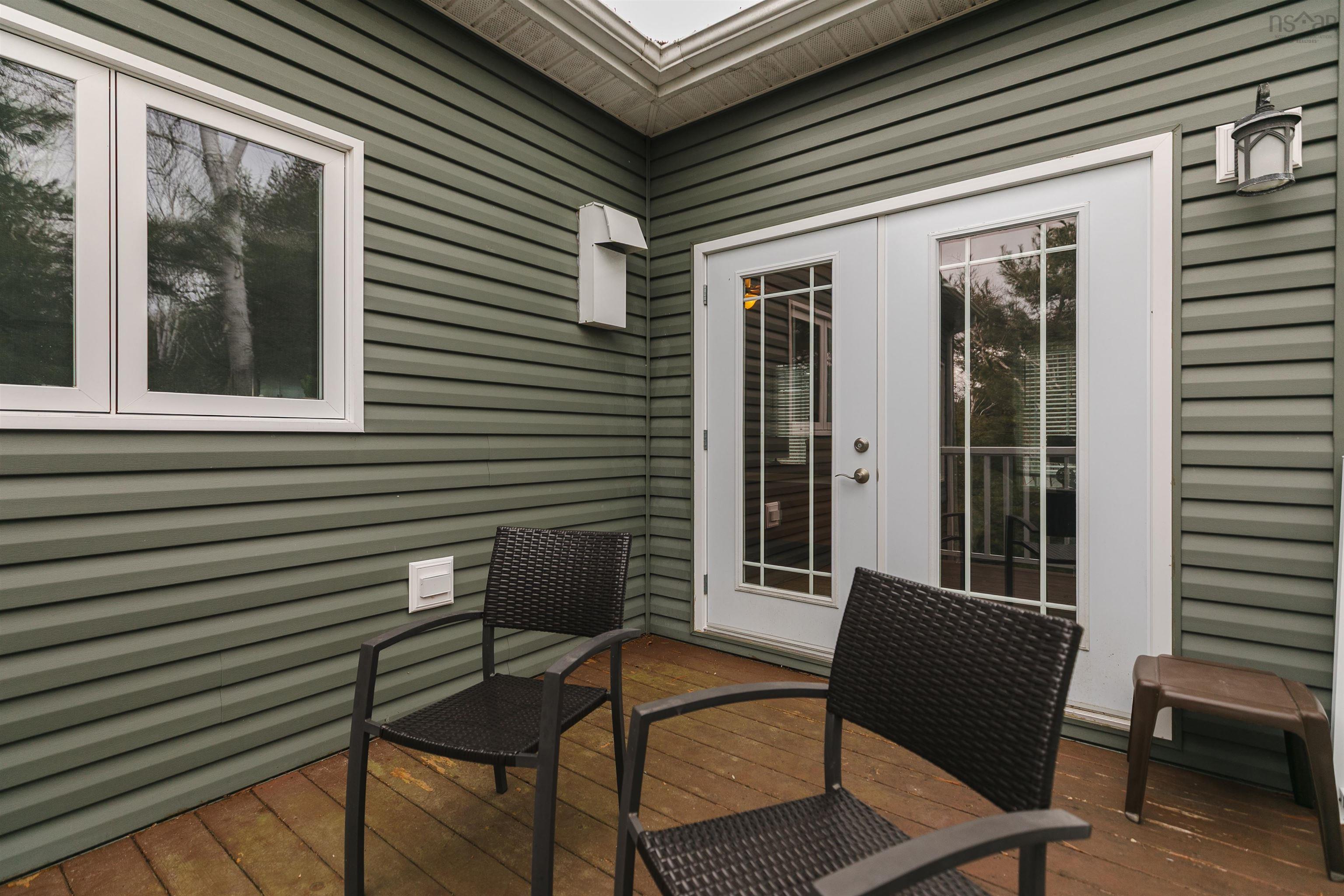 $999,900.00: 45 Nadine Drive, Porters Lake