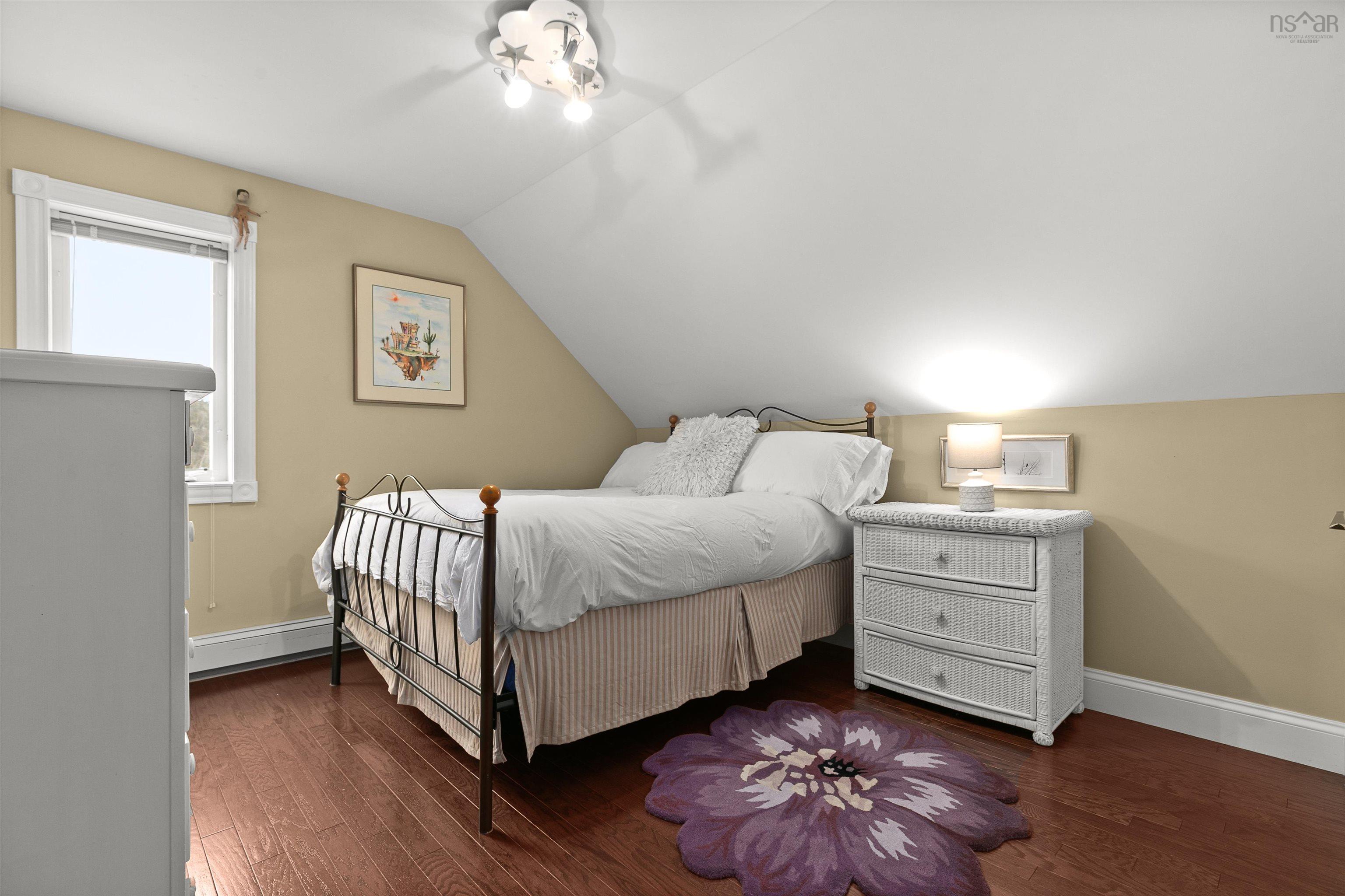 $999,900.00: 45 Nadine Drive, Porters Lake